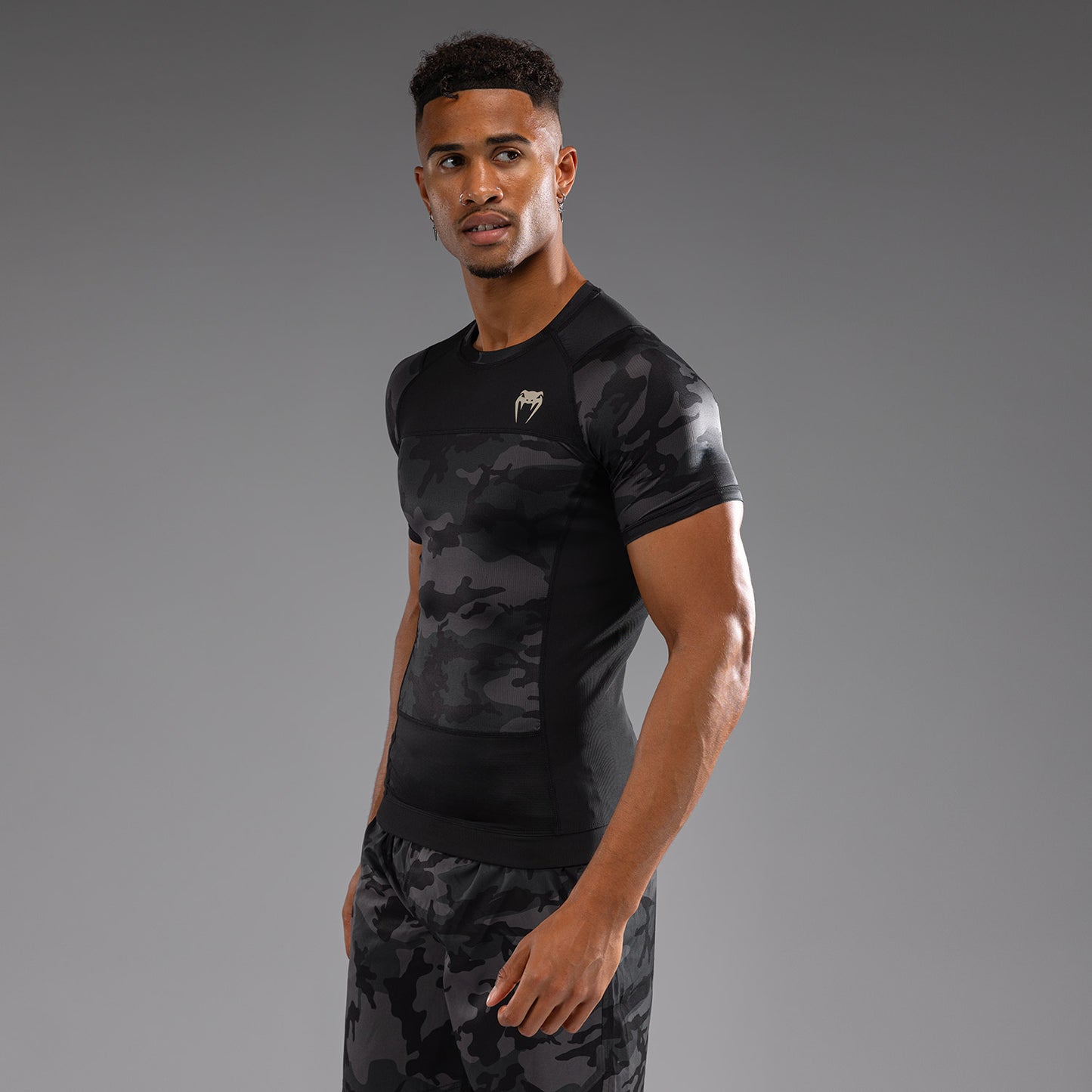 Venum G-Fit Air Rashguard de Manga Corta para Hombre - Camuflaje Urbano Digital