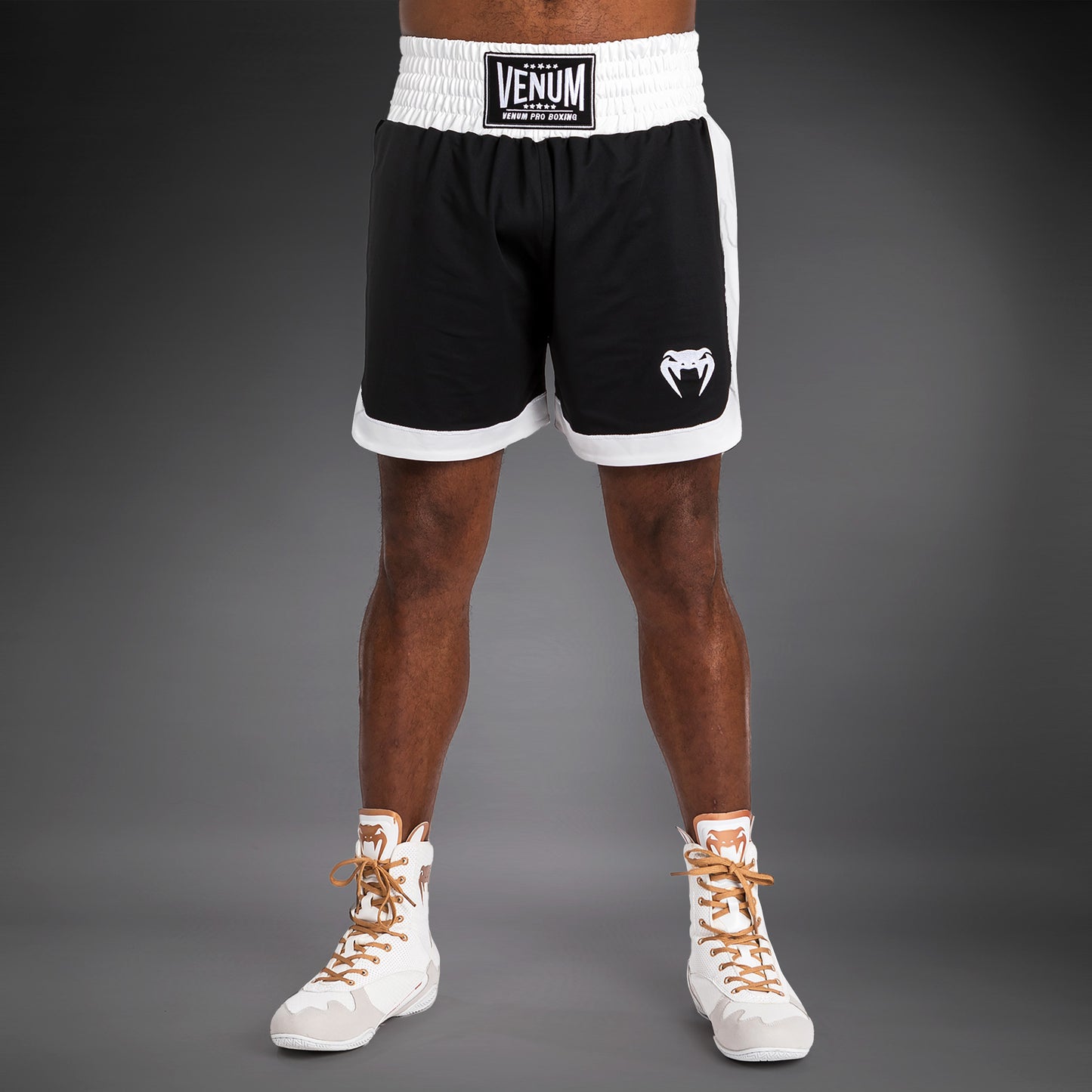 Venum Classic Boxing Shorts - Negro/Blanco