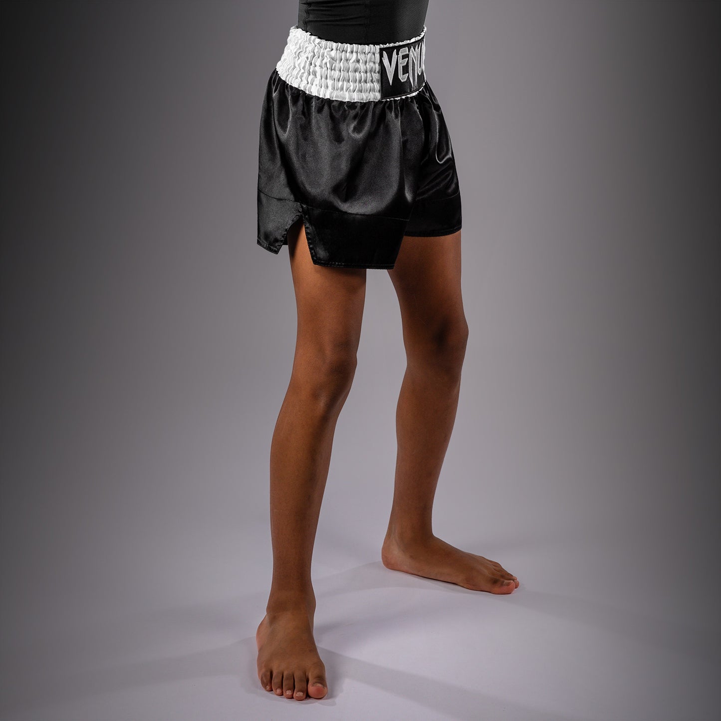 Venum Classic Short de Muay Thai para niños – Negro/Blanco