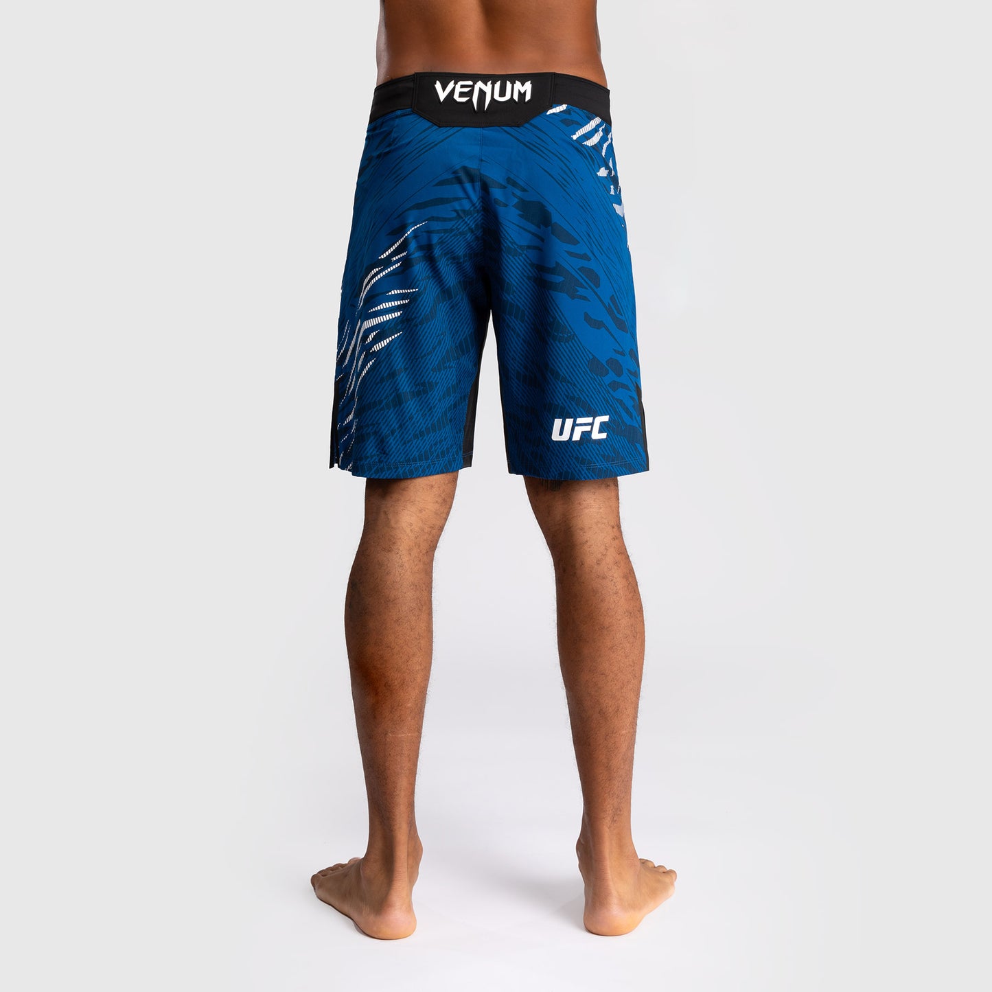 UFC Fusion by Venum Personalizados Authentic Fight Night Shorts de Lucha para Hombre - Ajuste Largo - Azul