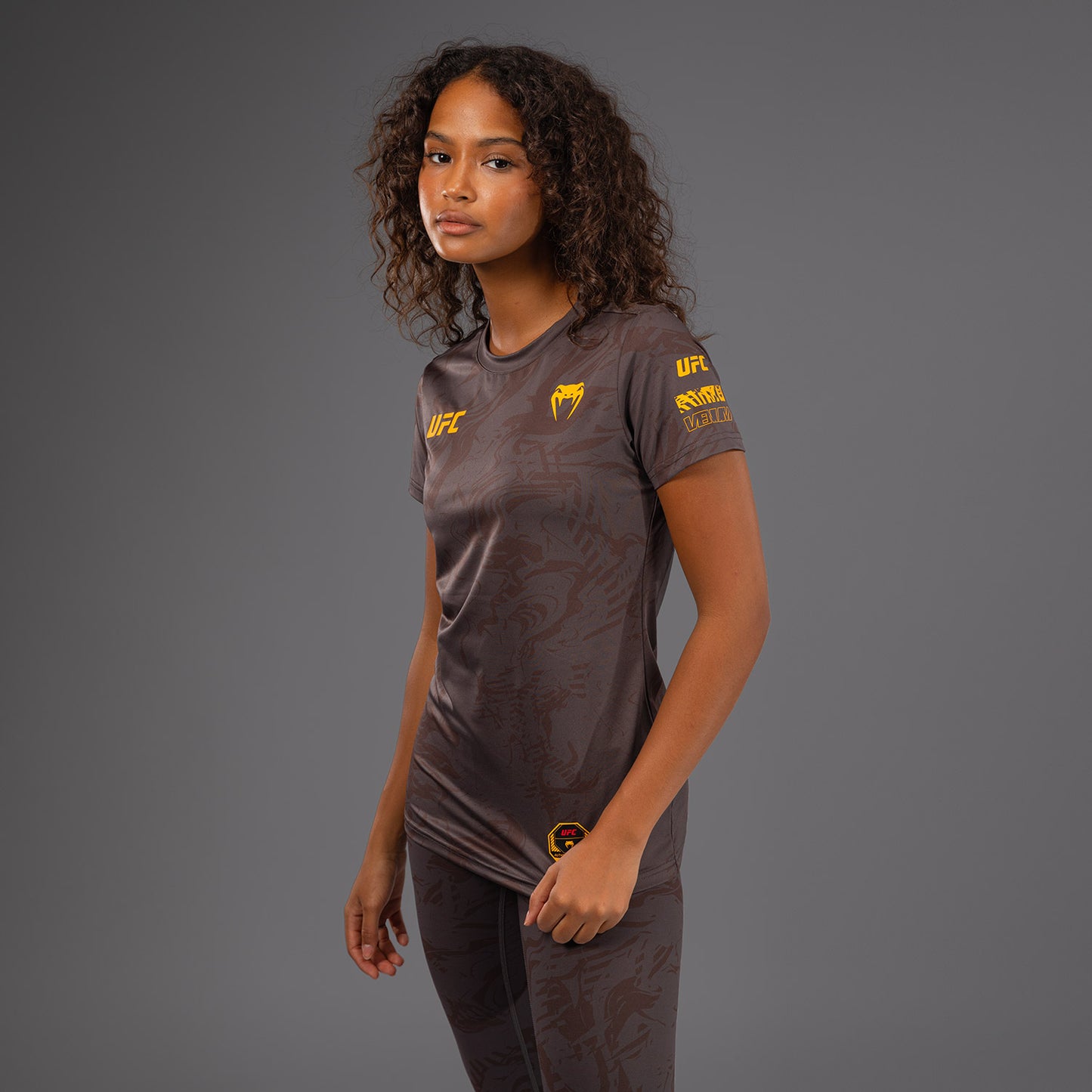 UFC Fusion by Venum Fight Week Camiseta Dry-Tech para Mujer - Marrón tierra