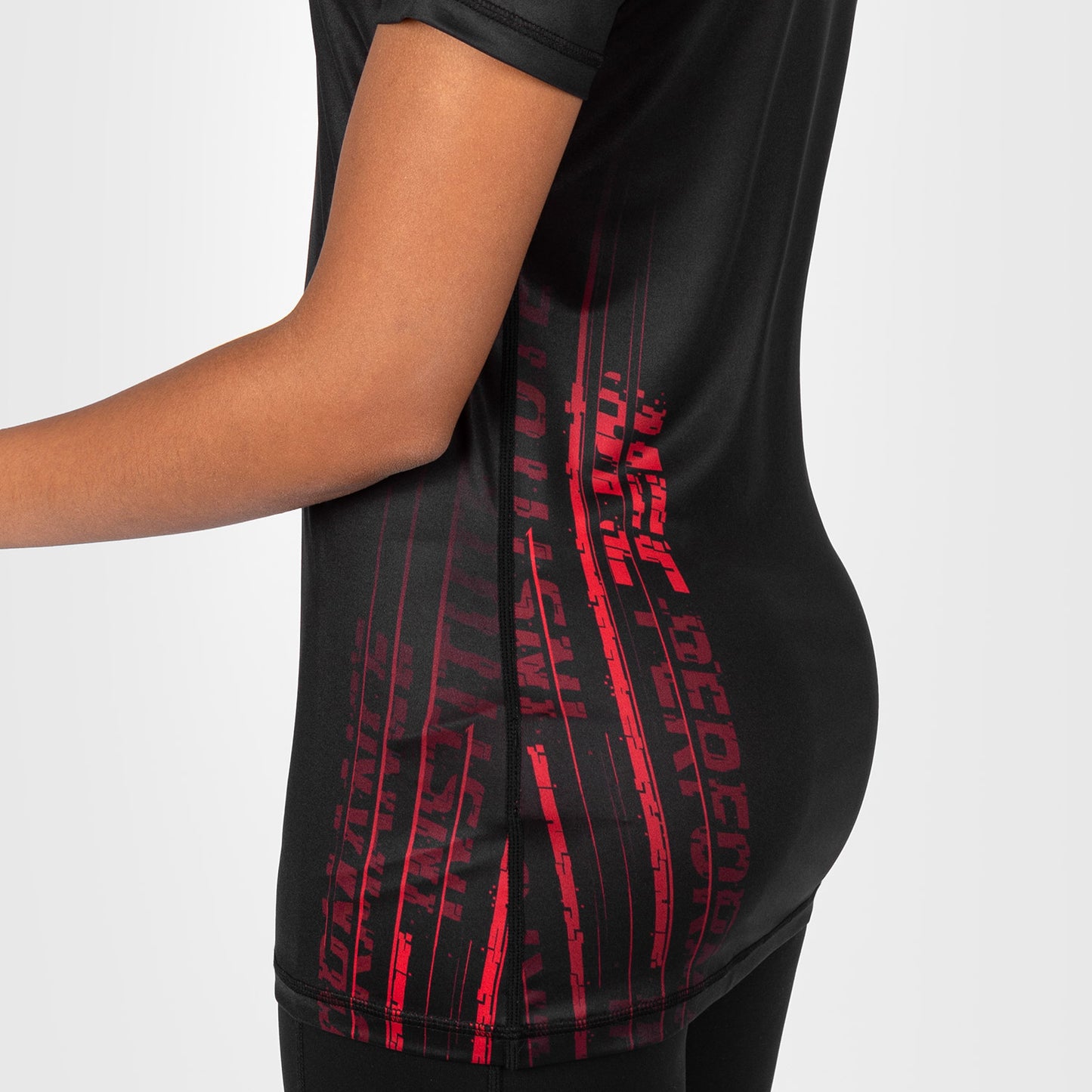UFC Venum Performance Institute 2.0 Camiseta Dry-Tech para Mujer - Negra/Roja