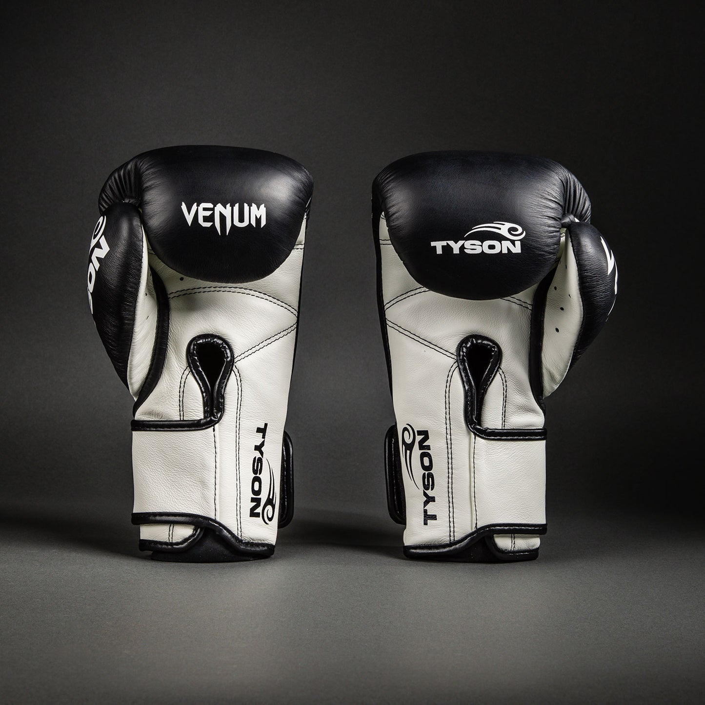 Venum Giant 2.0 Mike Tyson Pro Guantes de Boxeo - Negro Profundo/Blanco Óptico