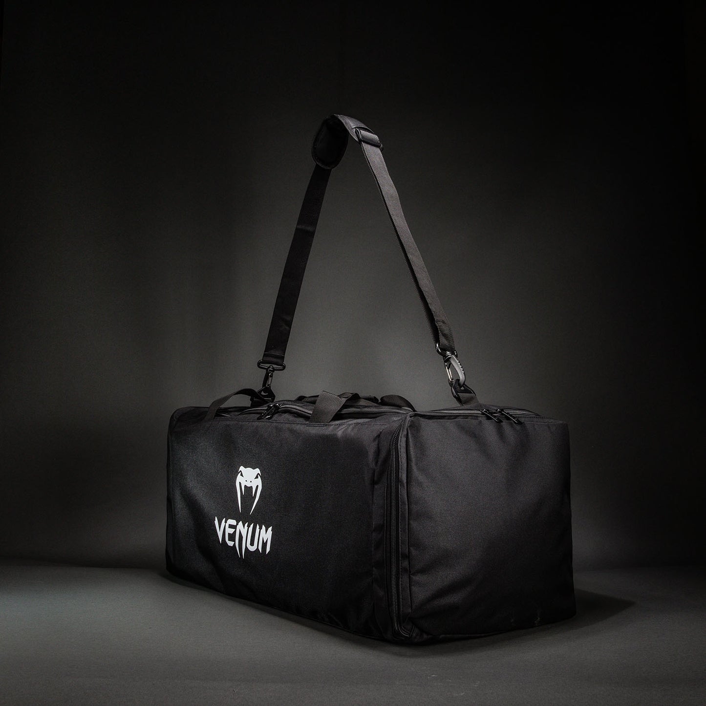 Venum Essential Bolsa de Deporte (61L) – Negro