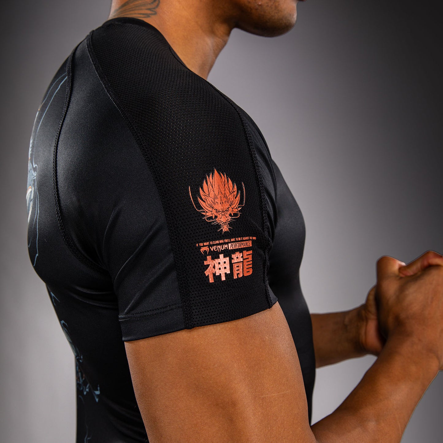Venum Thunder Dragon Rashguard Manga Corta – Negro/Gris/Cobre