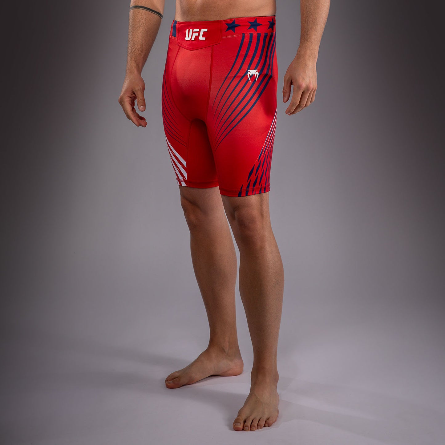 Official UFC Freedom 250 by Venum Authentic Fight Night Vale Tudo Shorts para hombre - Rojo