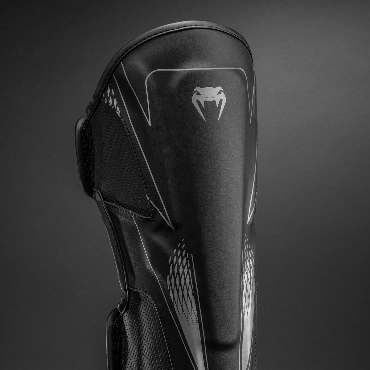Venum Amazonia Reborn Espinilleras - Negro/Gris