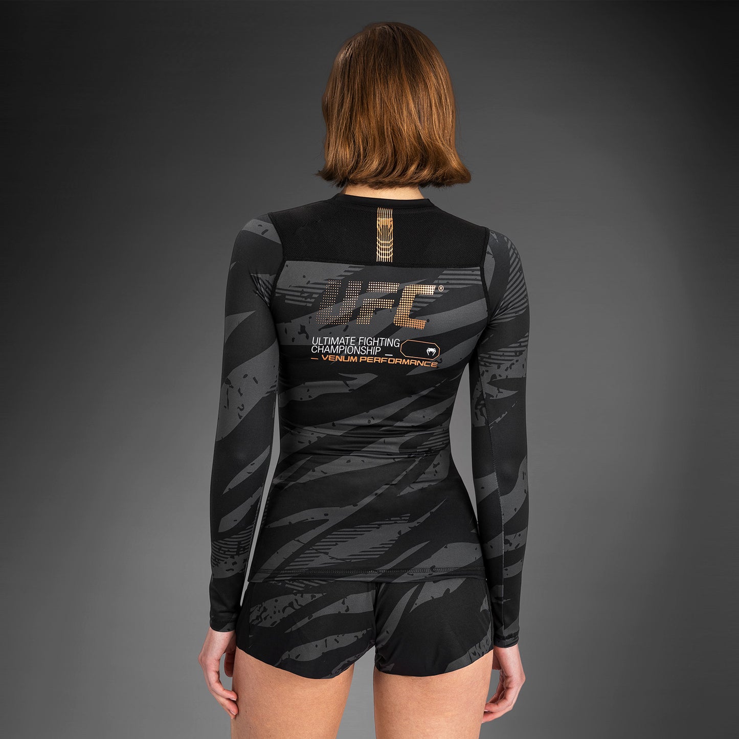 UFC Adrenaline de Venum Fight Week Camiseta de Compresión de Manga Larga para Mujer - Urban Camo