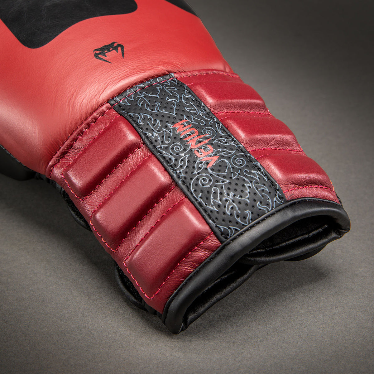 Venum Reverso Guantes de Boxeo – Negro/Rojo