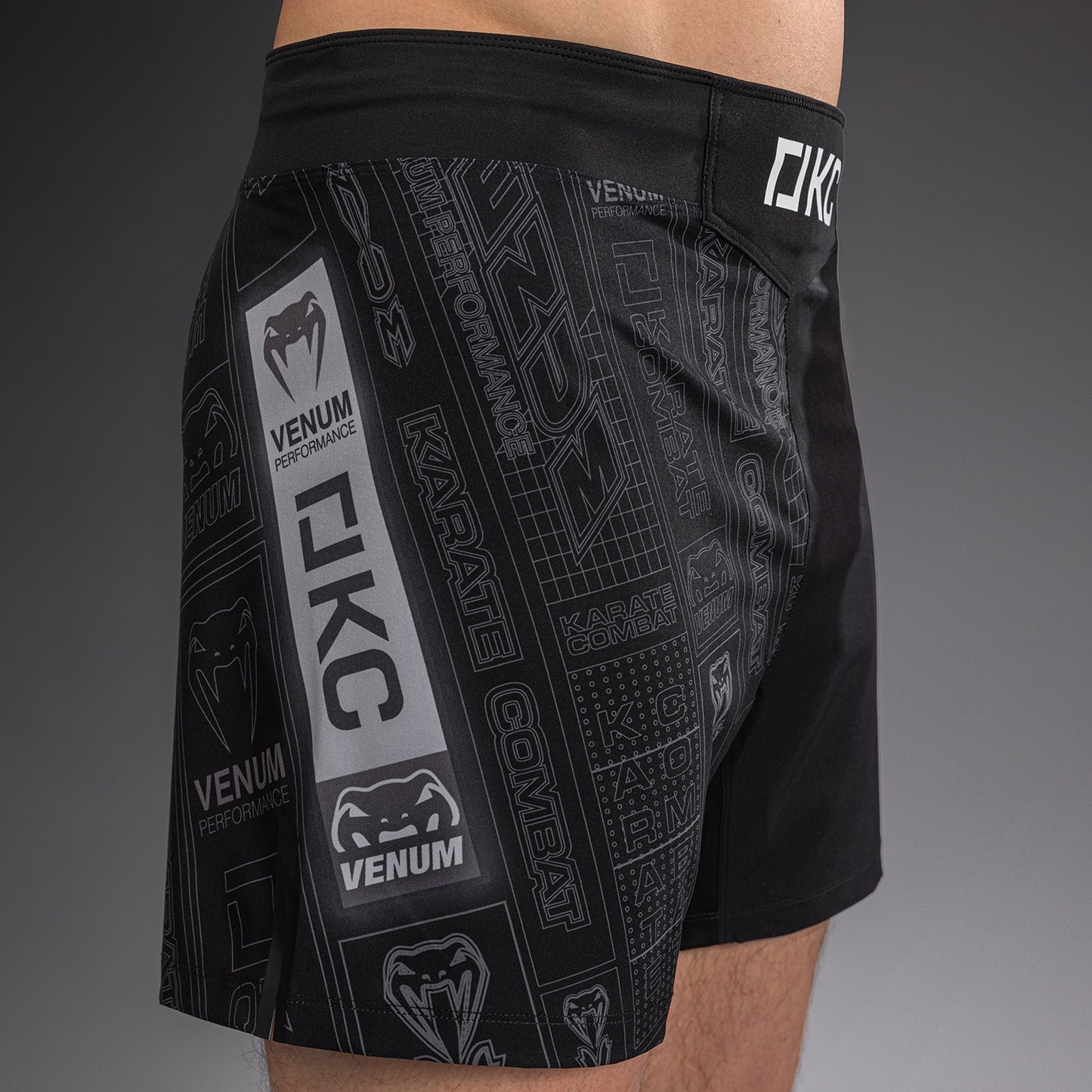 Karate Combat by Venum Short de Combate – Negro/Gris