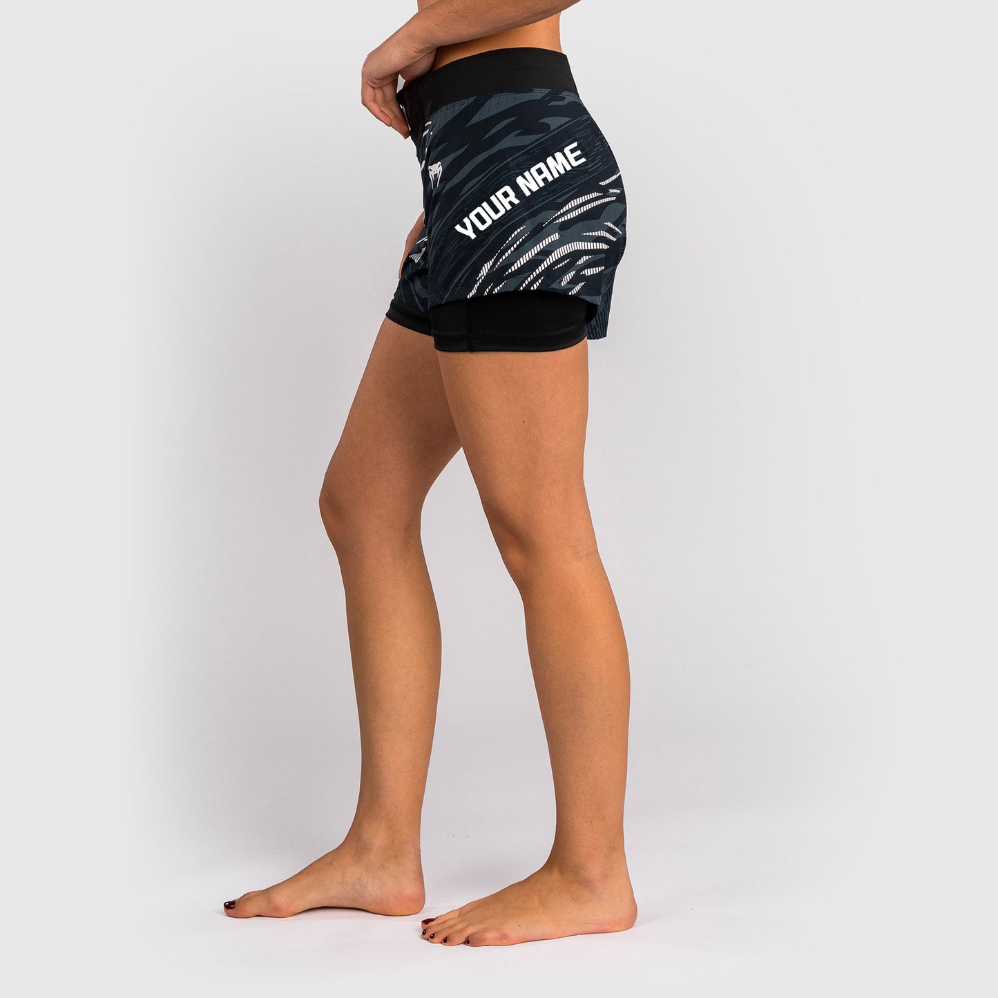 UFC Fusion by Venum Personalizados Authentic Fight Night Shorts de Lucha para Mujer - Negro