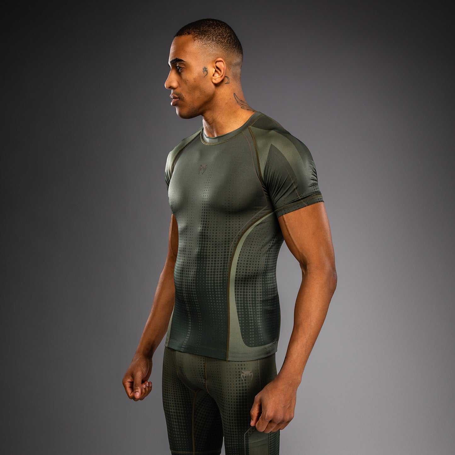 Venum Stealth Rashguard Manga Corta – Caqui/Verde Oscuro
