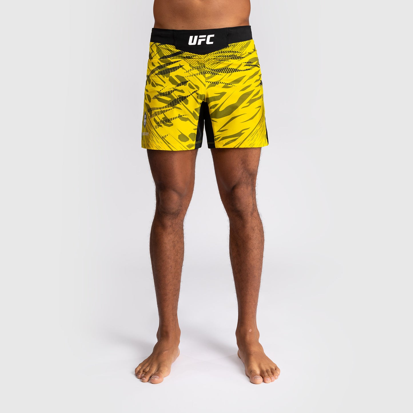 UFC Fusion by Venum Personalizados Authentic Fight Night Shorts de Lucha para Hombre - Ajuste Corto - Amarillo