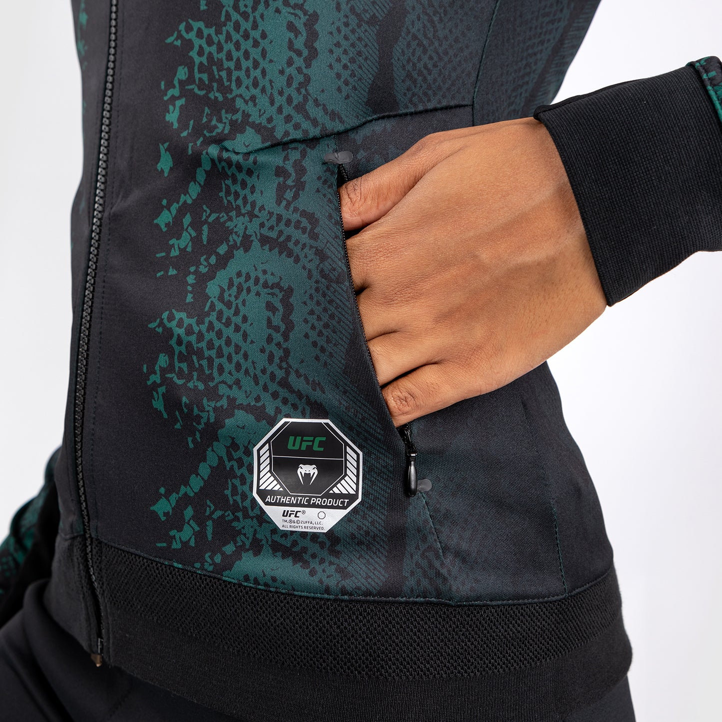 UFC Adrenaline by Venum Authentic Fight Night Sudadera con capucha Walkout para mujer - Emerald Edition - Verde/Negro