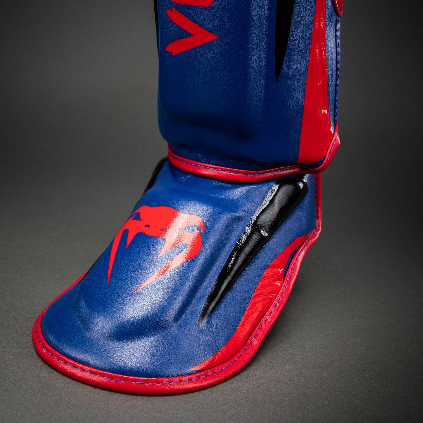 Venum Elite Protectores de Espinillas - Azul Oscuro/Rojo