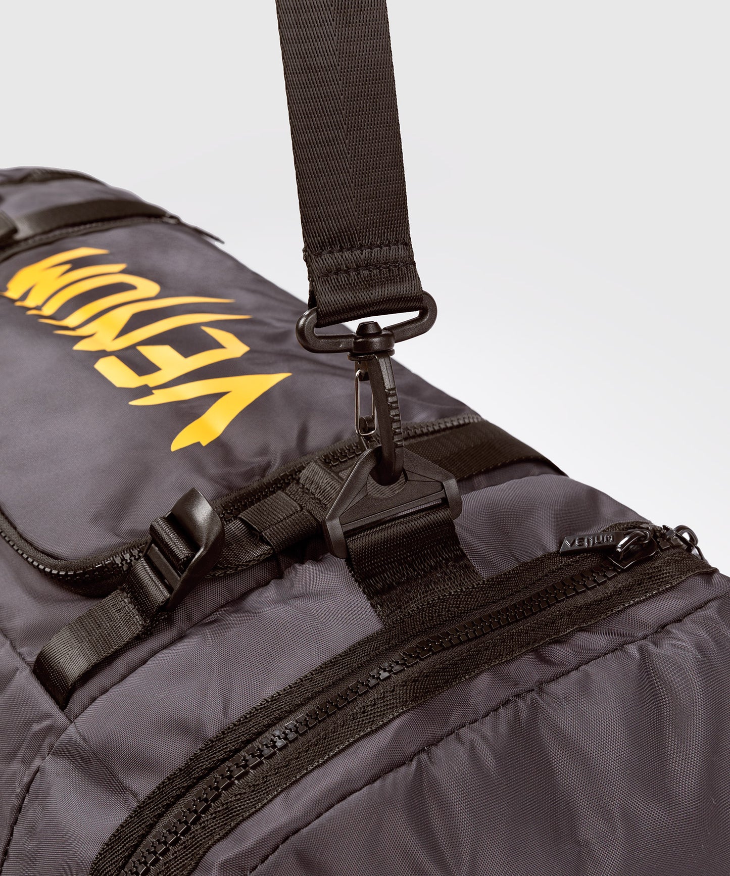 UFC Fusion by Venum Fight Week Bolsa de Deporte - Marrón Tierra