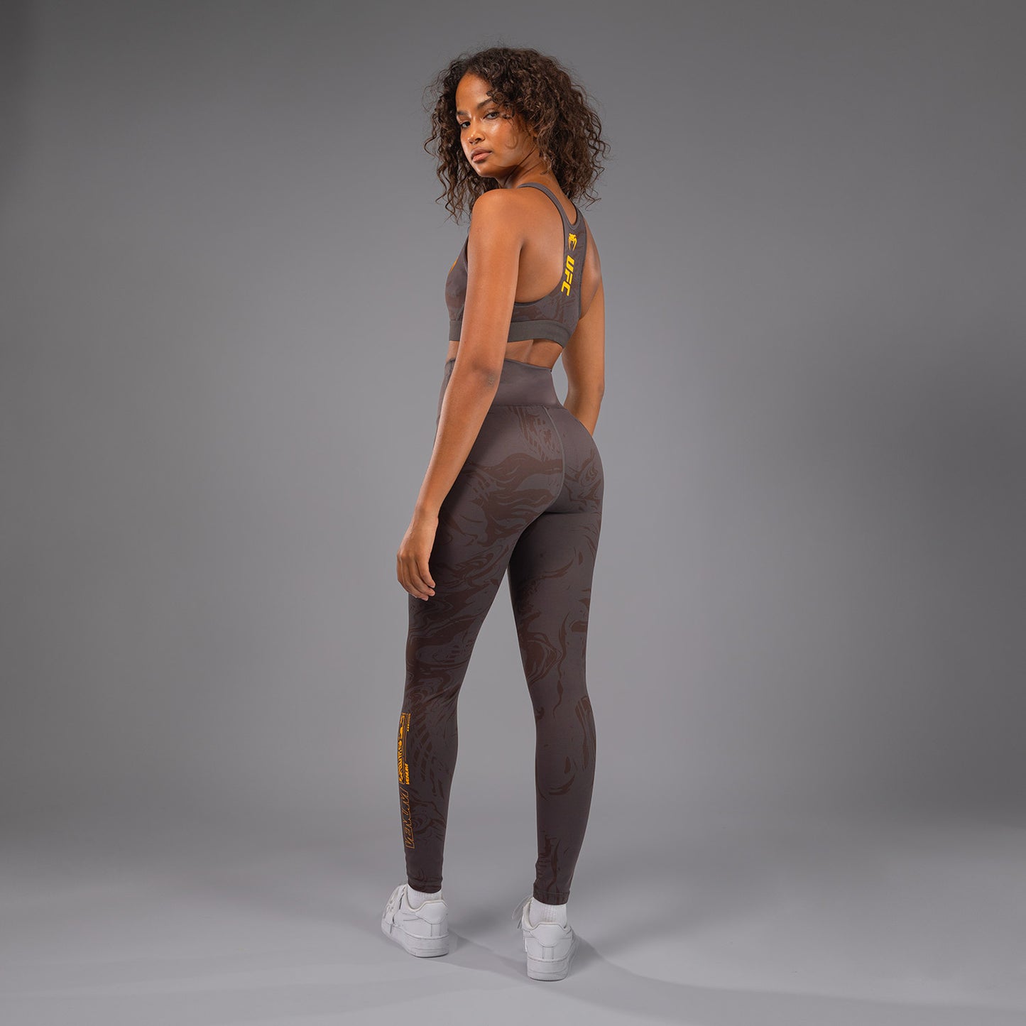 UFC Fusion by Venum Fight Week Leggings de Rendimiento para Mujer - Marrón tierra
