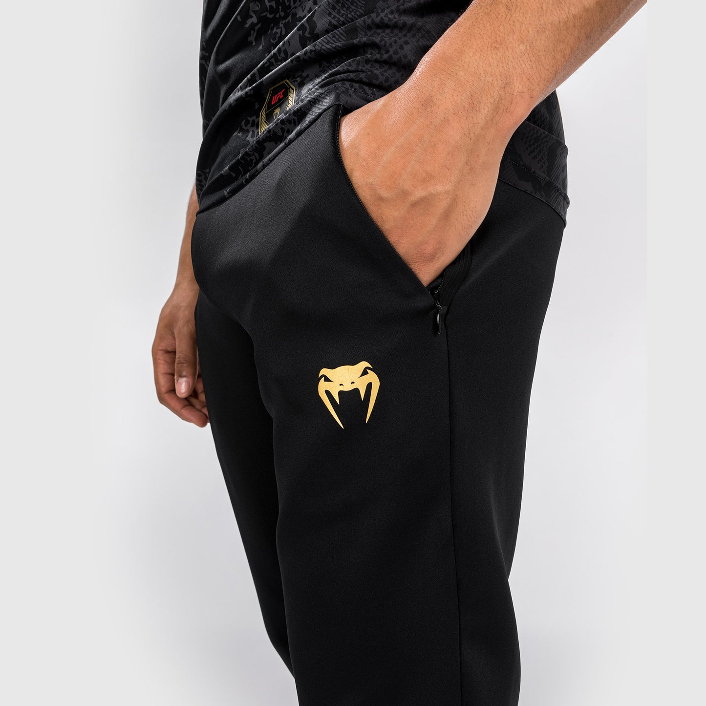 UFC Adrenaline by Venum Authentic Fight Night Pantalón Walkout para Hombre - Champion