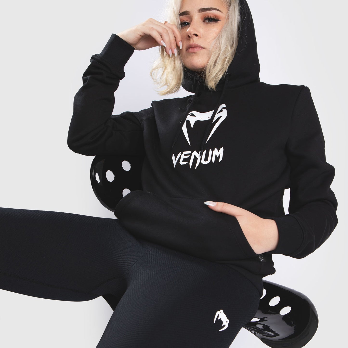 Sudadera con capucha Venum Classic - De mujer - Negro