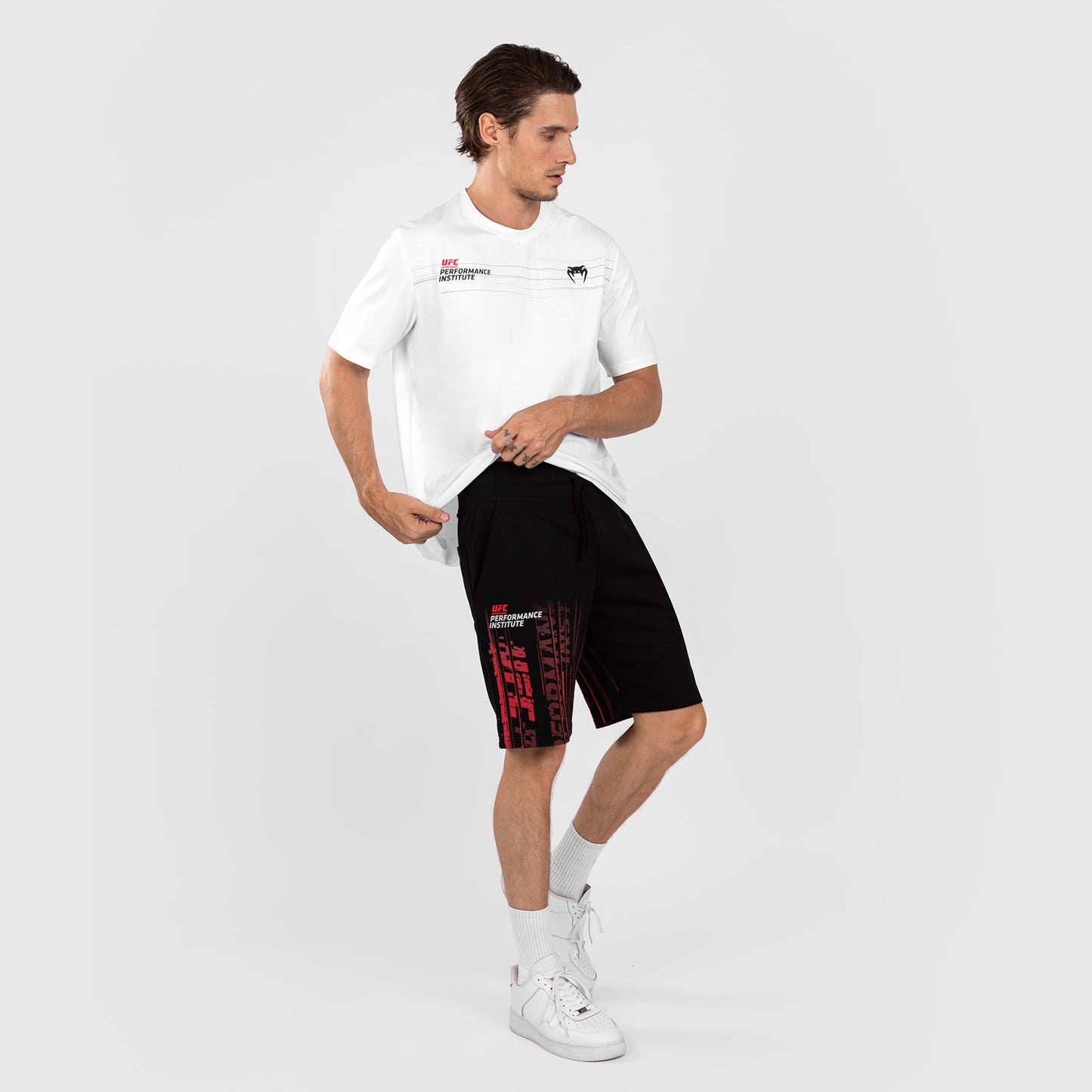 UFC Venum Performance Institute 2.0 Pantalón Corto de Algodón para Hombre - Negro/Rojo