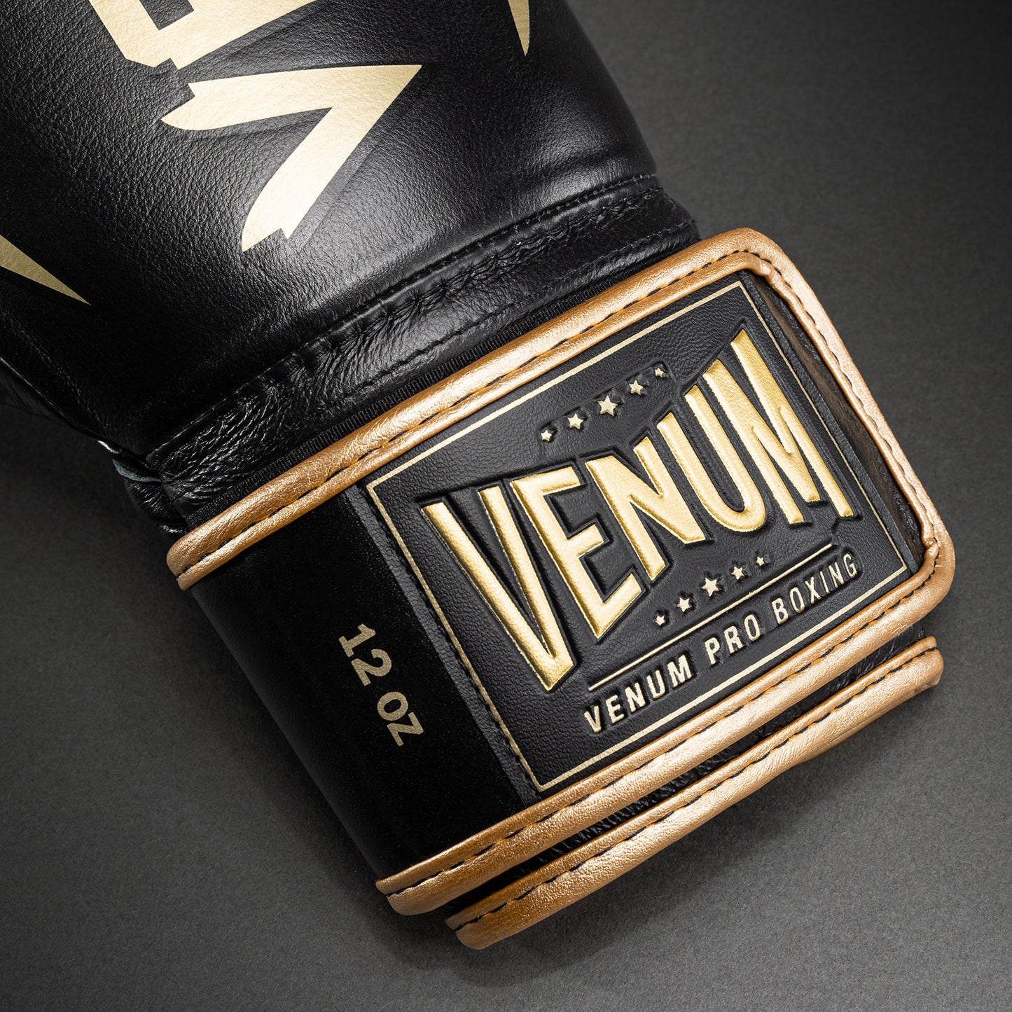 Guantes de boxeo Venum Hammer Pro con velcro - Negro/Dorado