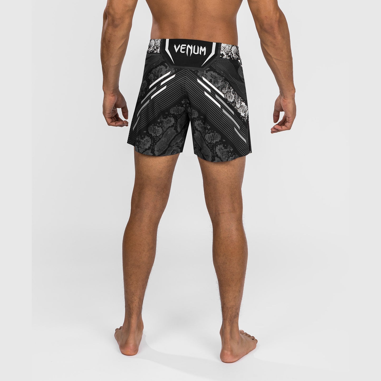 UFC Adrenaline by Venum Personalized Authentic Fight Night Pantalón Corto de Lucha para Hombre - Corte Corto – Negro