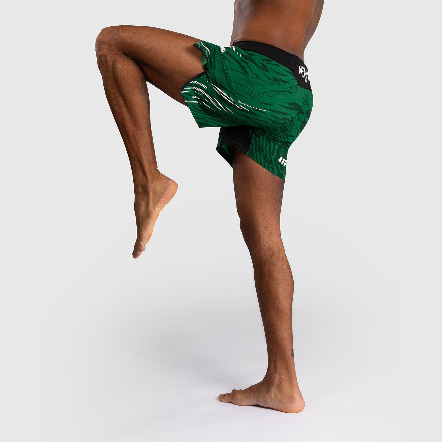 UFC Fusion by Venum Personalizados Authentic Fight Night Shorts de Lucha para Hombre - Ajuste Corto - Verde