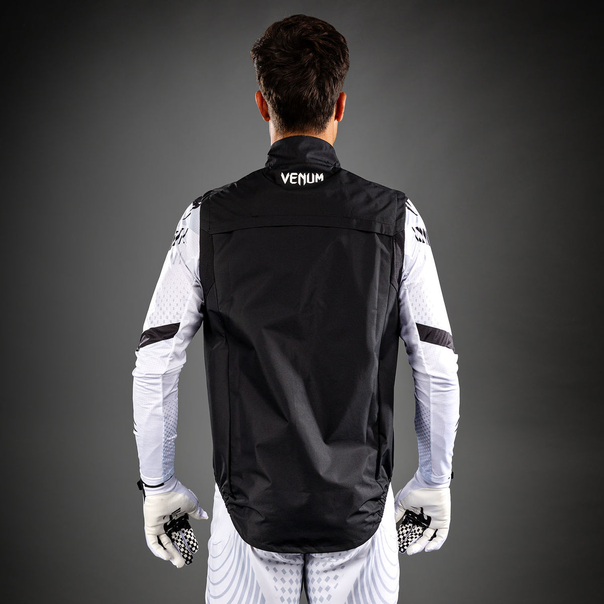 Venum MX Basics Cortavientos sin mangas - Negro/Blanco