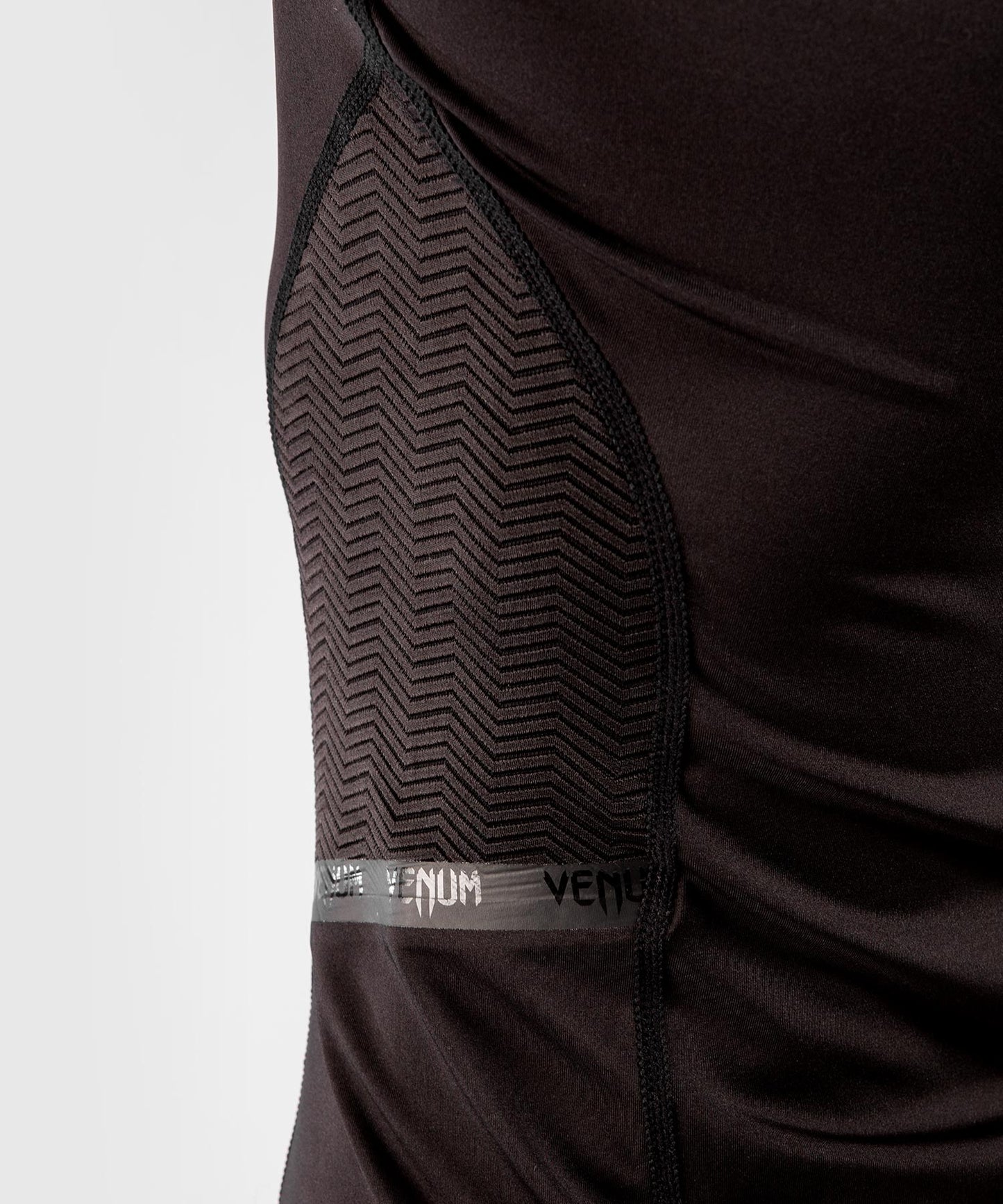 Camiseta G-fit Dry Tech de Venum - Negra/negra