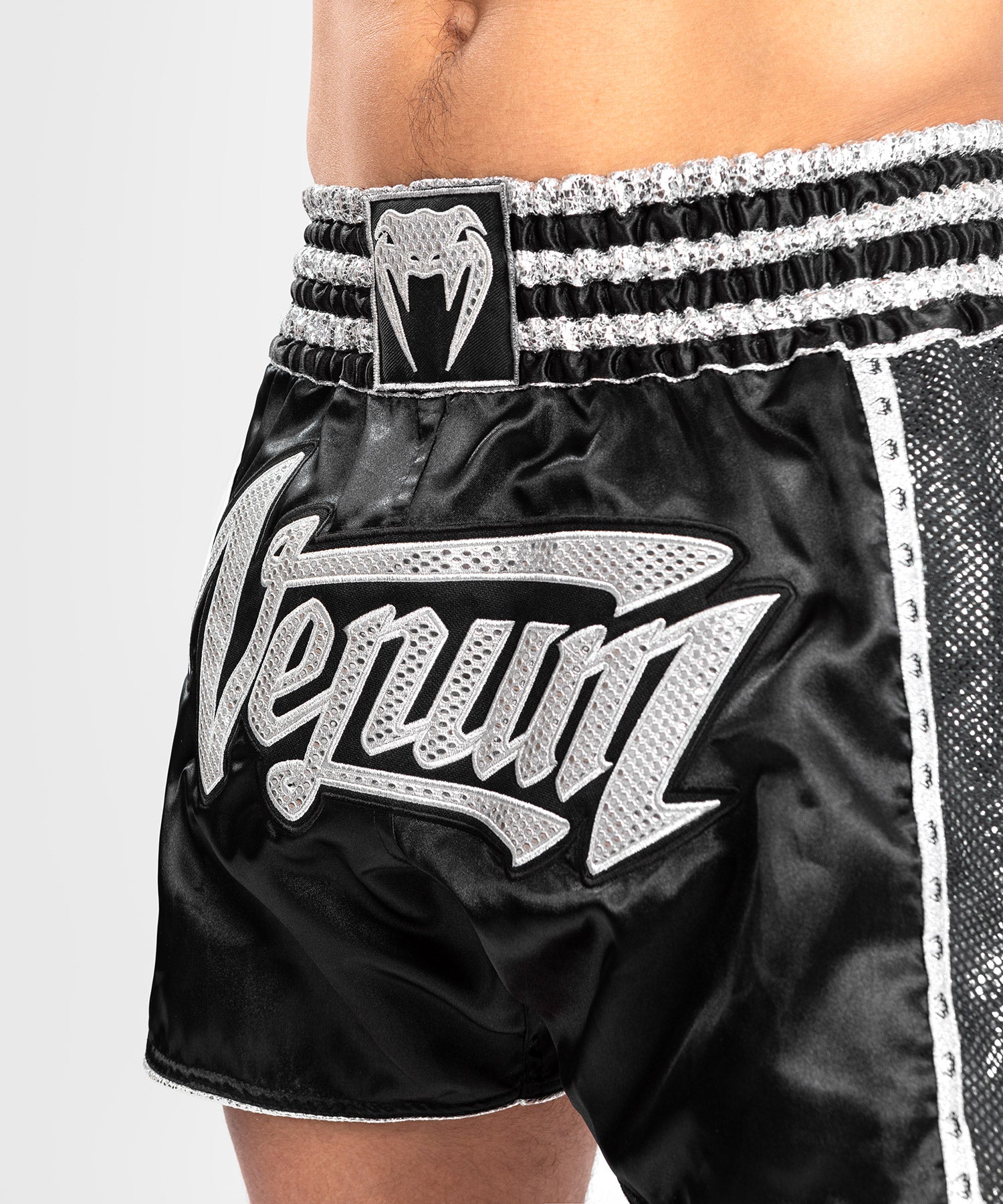 Pantalones Cortos de Boxeo Tailandés Venum Classic - Plata/Negro – Venum  España
