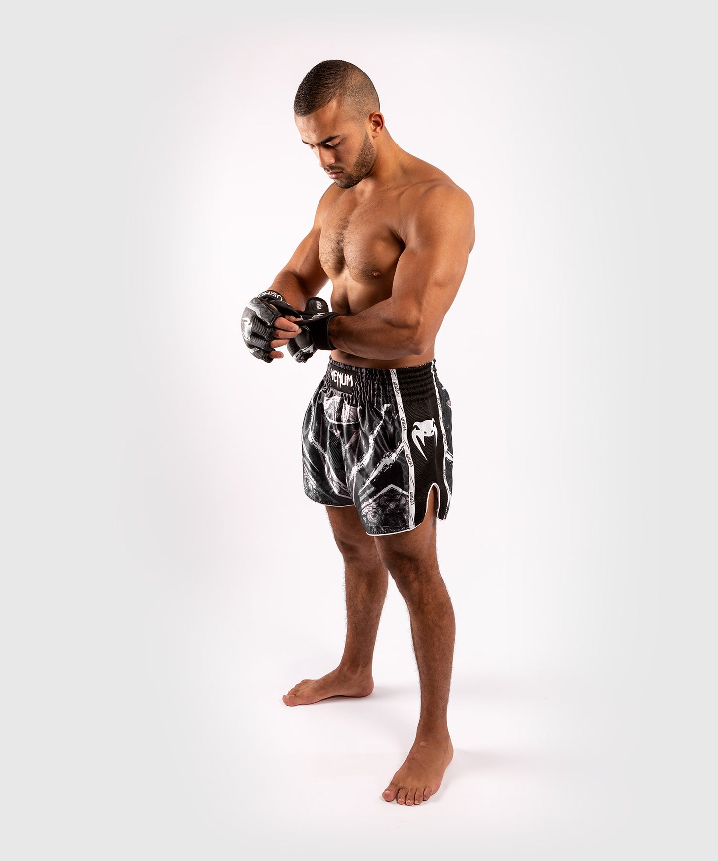 Pantalones cortos de Muay Thai Venum GLDTR 4.0