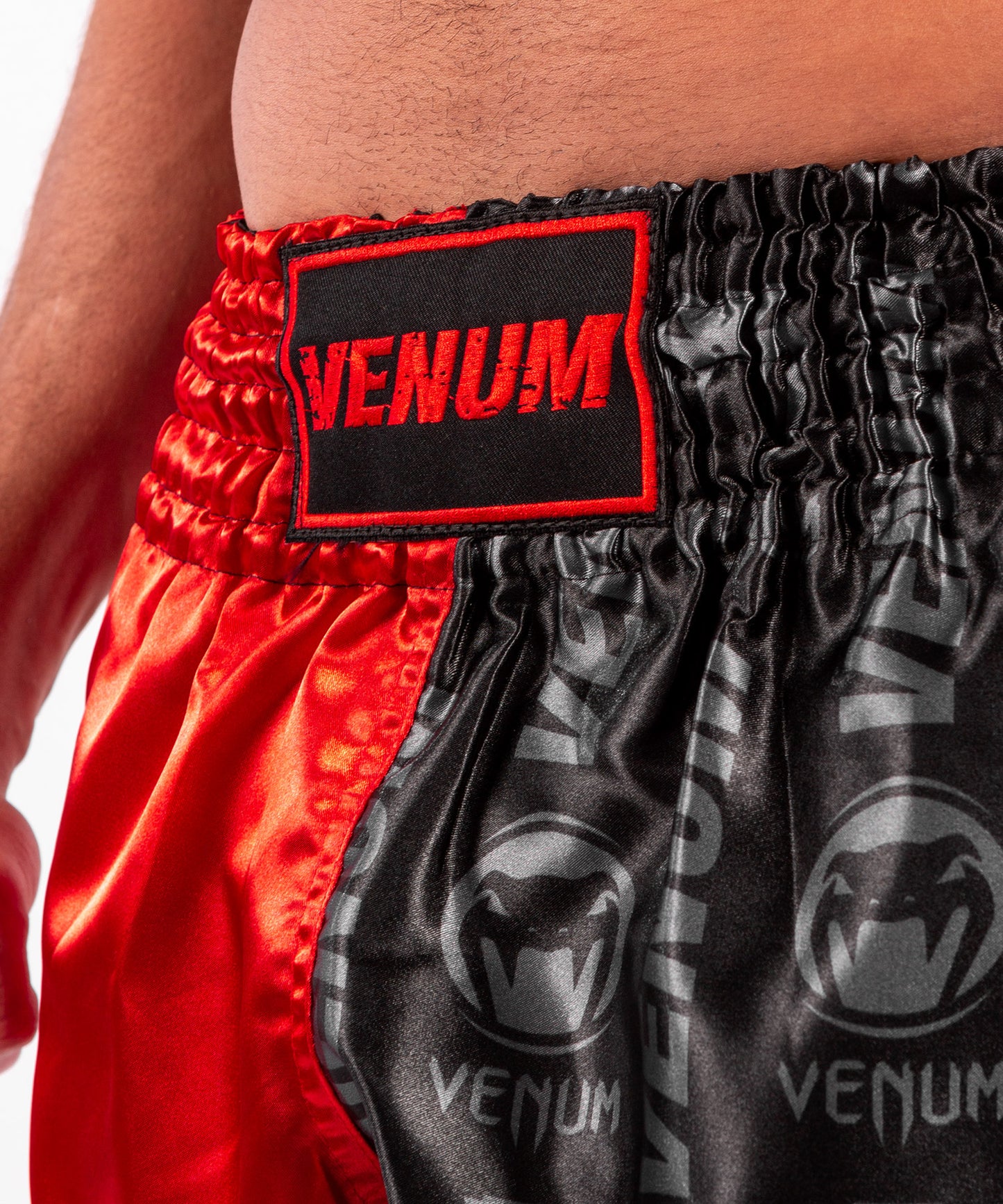 Pantalones cortos Venum Logos Muay Thai - Negro/Rojo
