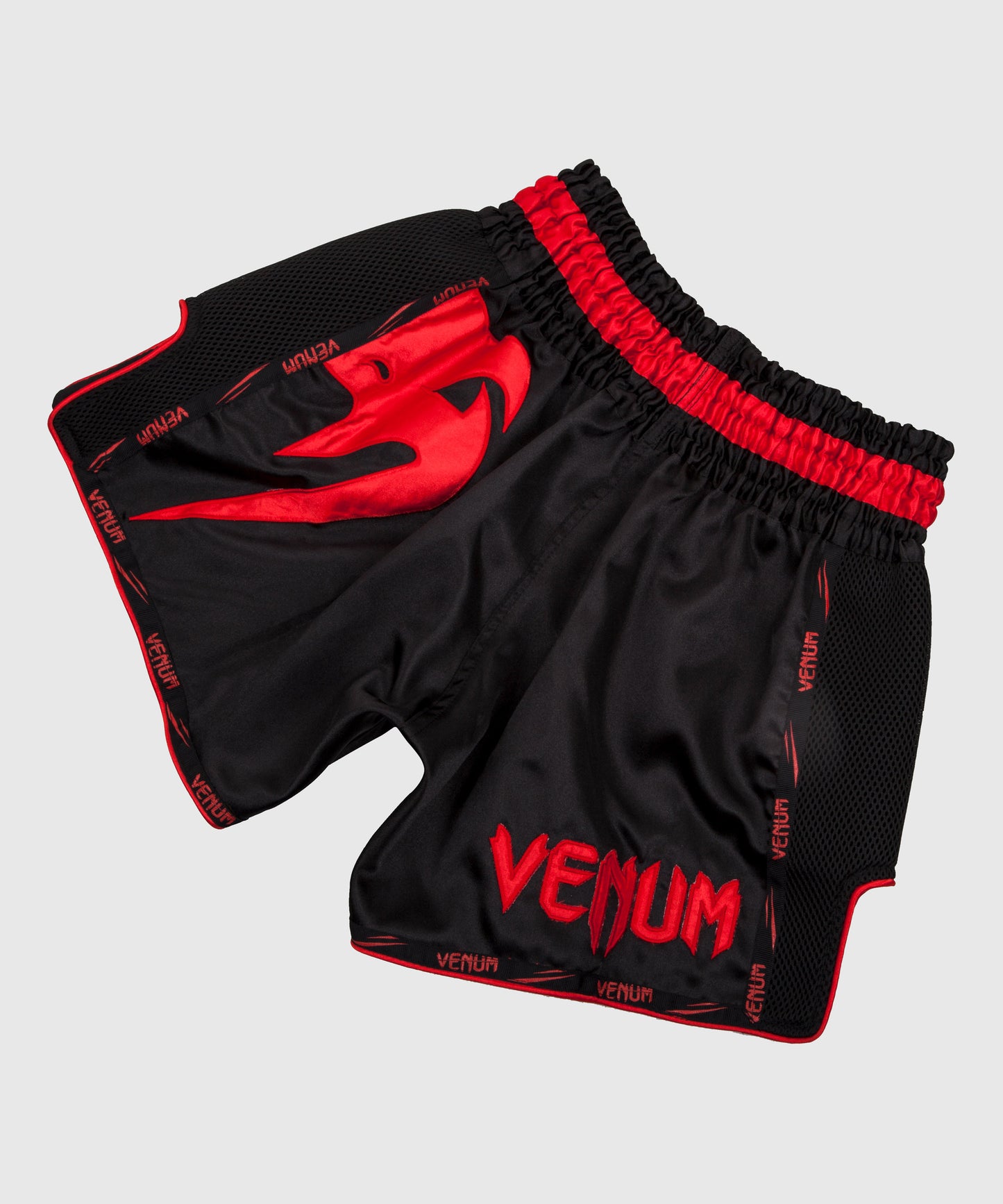 Pantalones Cortos de Muay Thai Venum Giant - Negro/Rojo