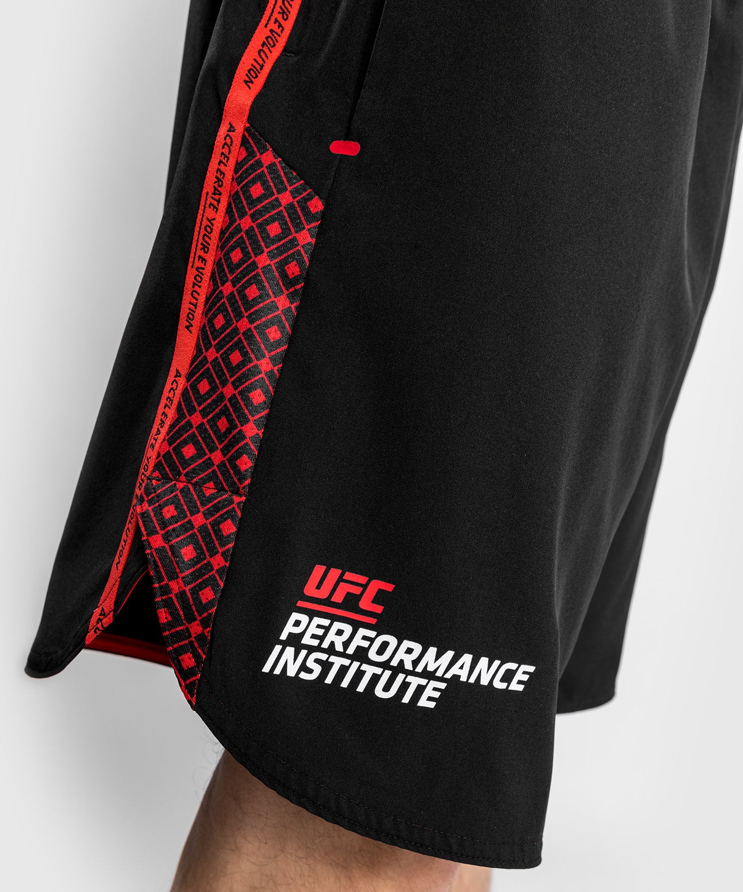 Pantalones cortos de entrenamiento Venum UFC Performance Institute - Negro/Rojo