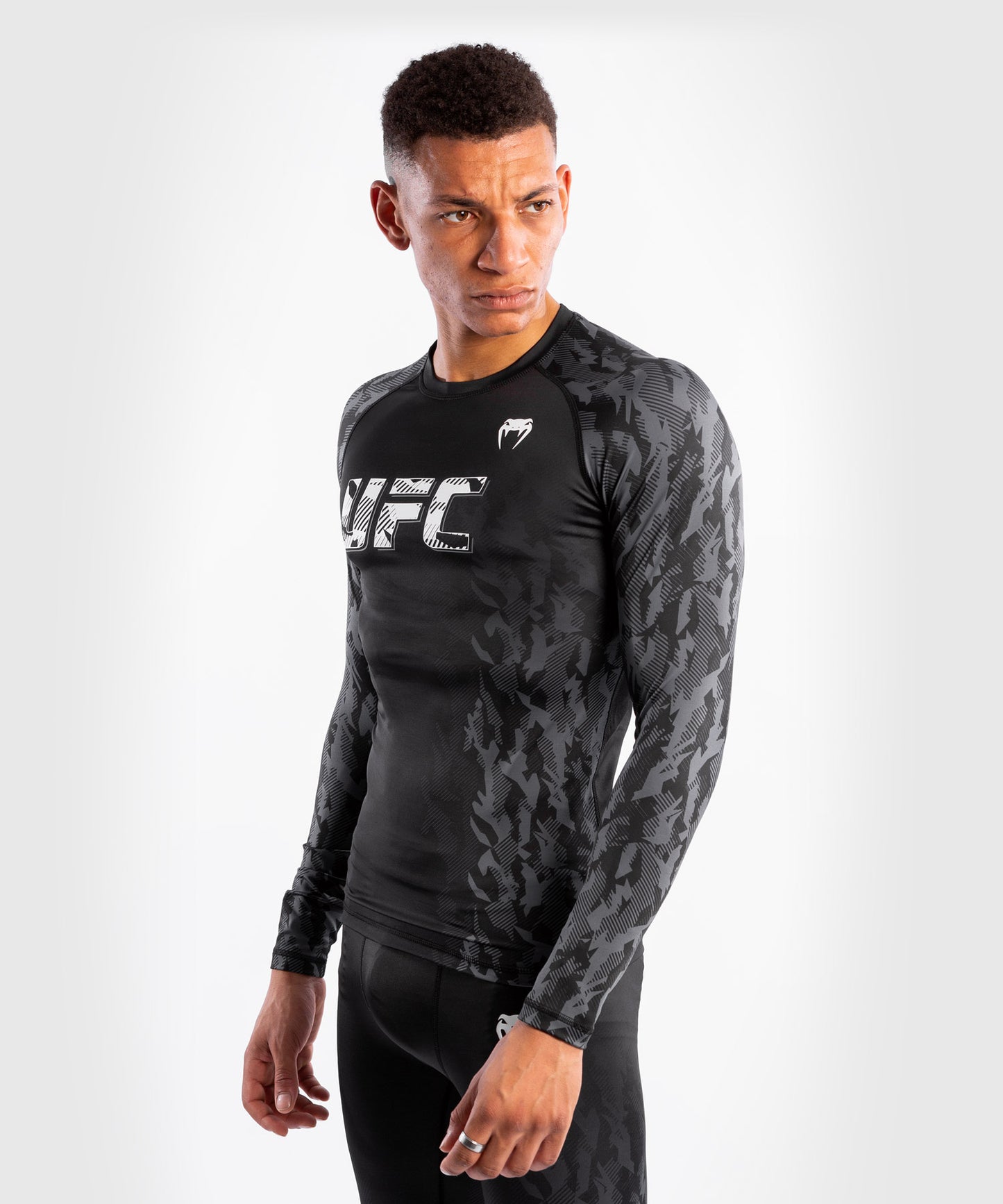 Camiseta De Compresión Manga Larga Para Hombre UFC Venum Authentic Fight Week Performance - Negro