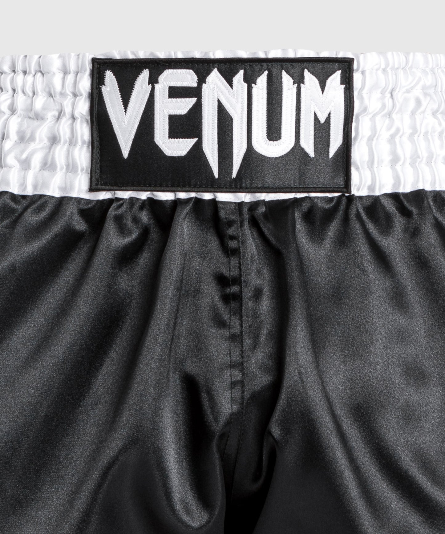 Venum Classic - Muay Thai Short Blanco/Negro/Blanco