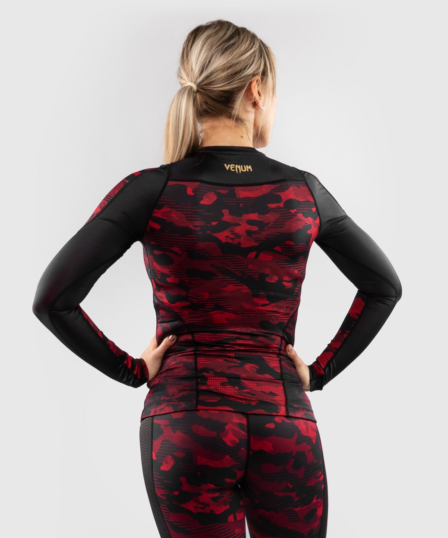 Rashguard Venum Defender  manga larga - para mujer - Negro/Rojo