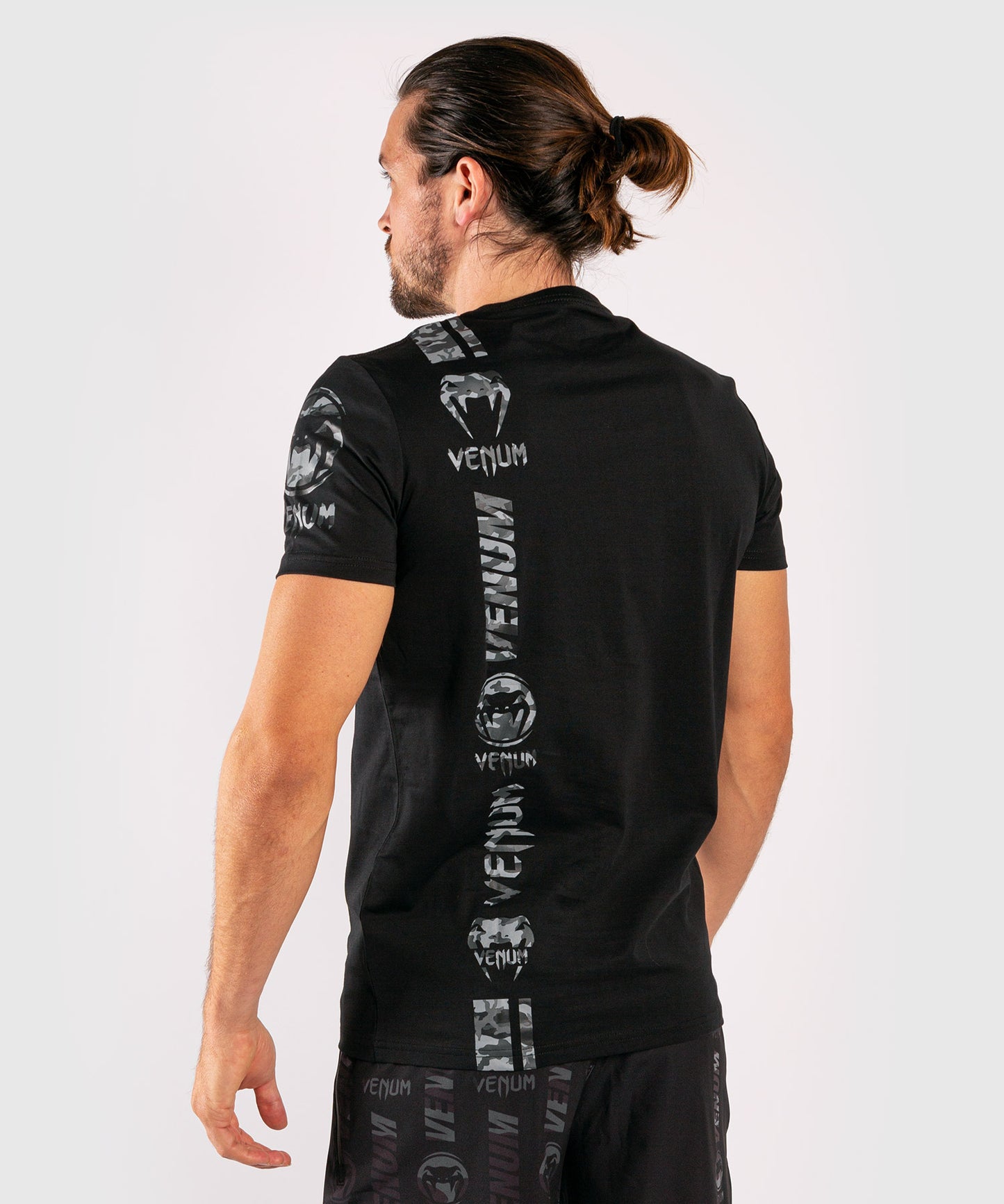 Camiseta Venum Logos - Negro/Camo Urbano