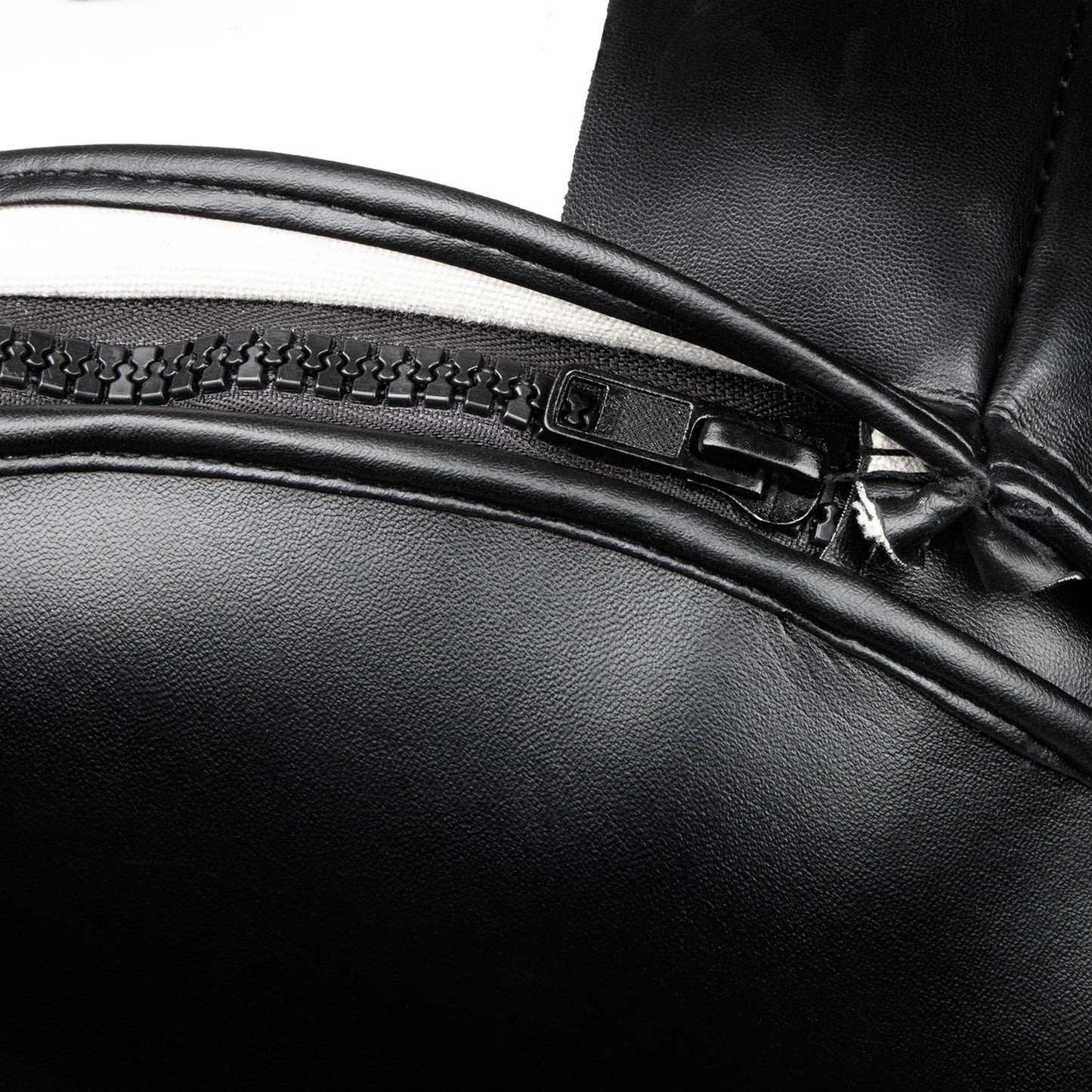 Saco de Boxeo Negro Venum Hurricane  - NUEVO CUERO PU - Lleno