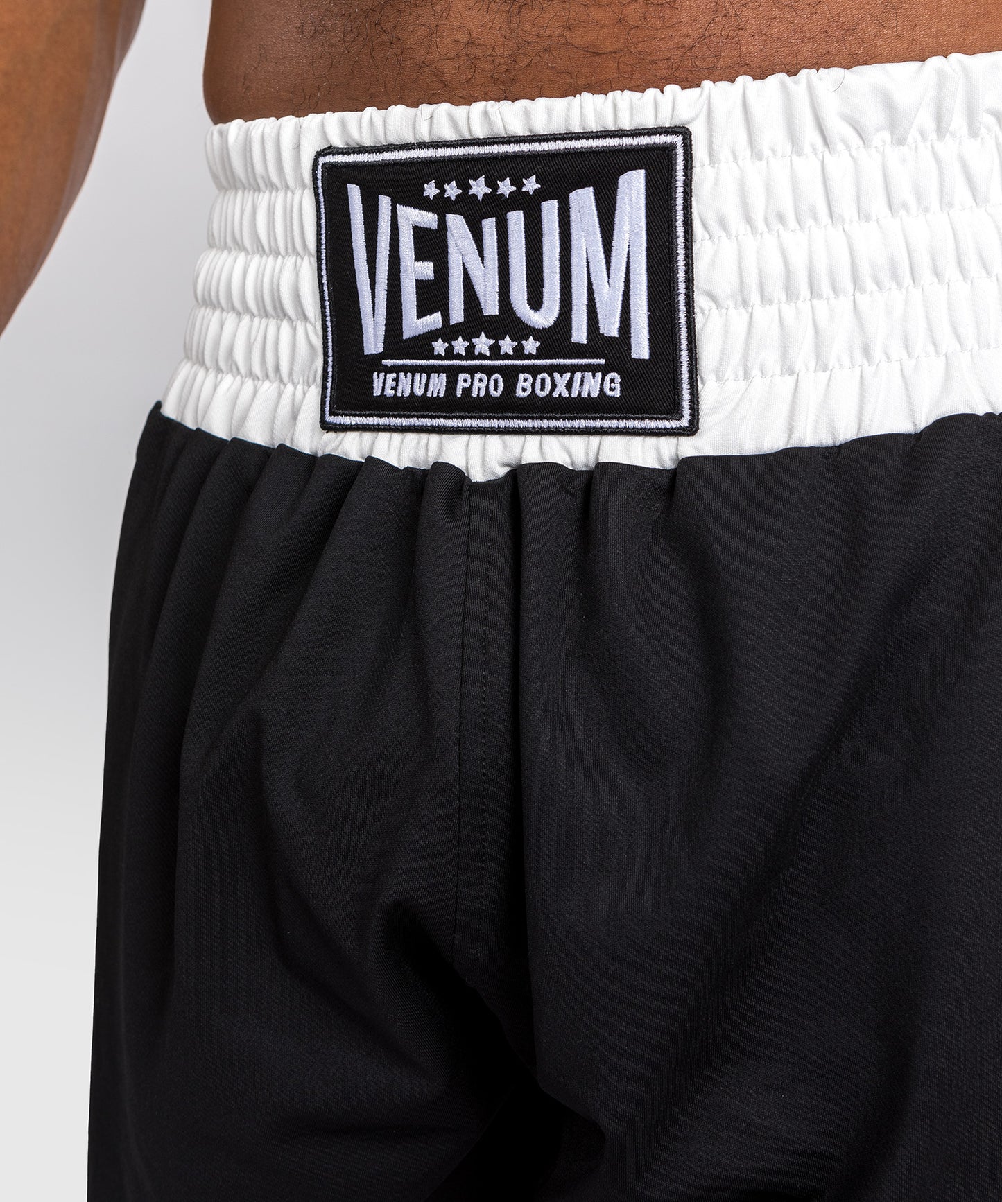 Venum Classic Boxing Shorts - Negro/Blanco
