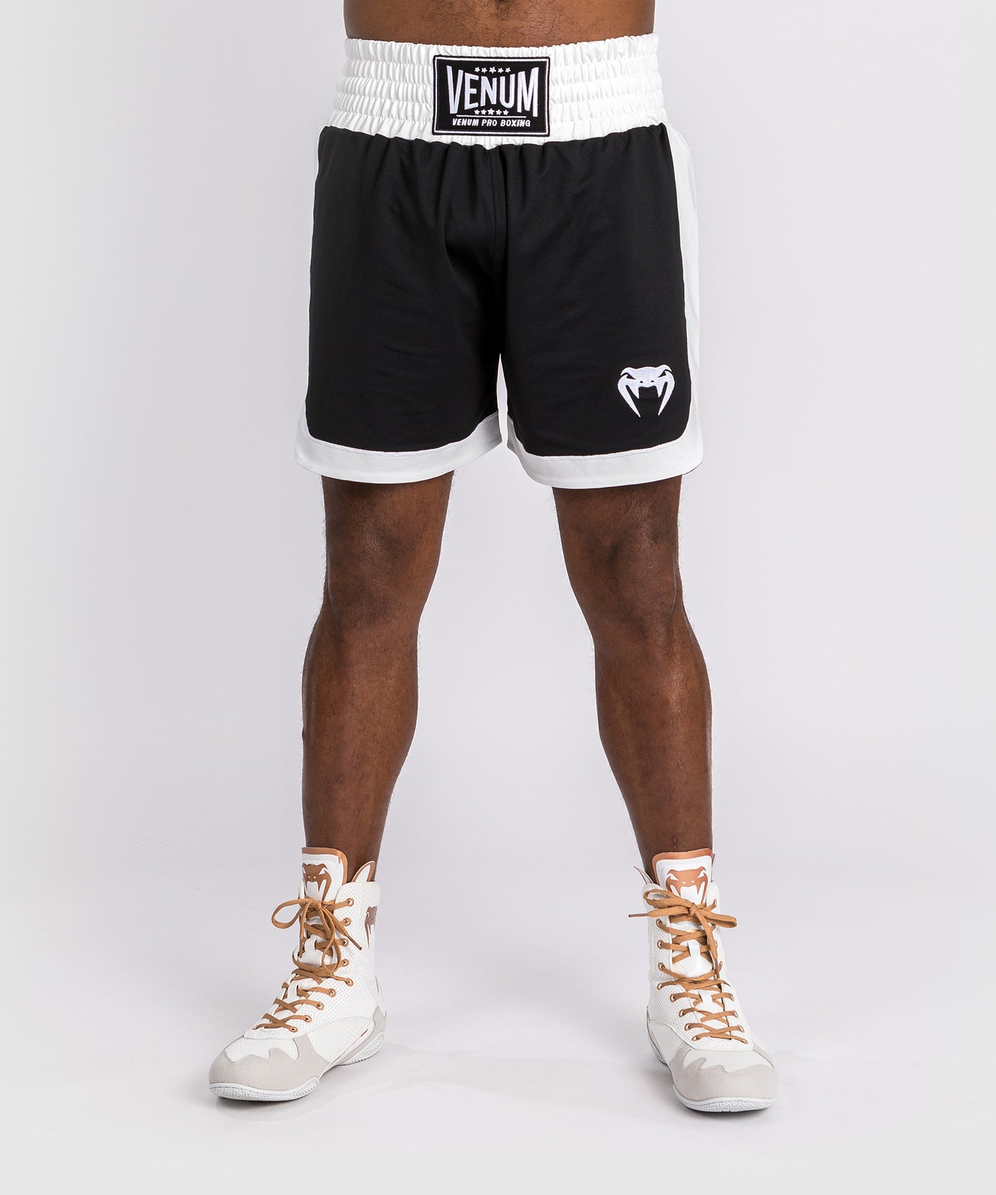 Venum Classic Boxing Shorts - Negro/Blanco