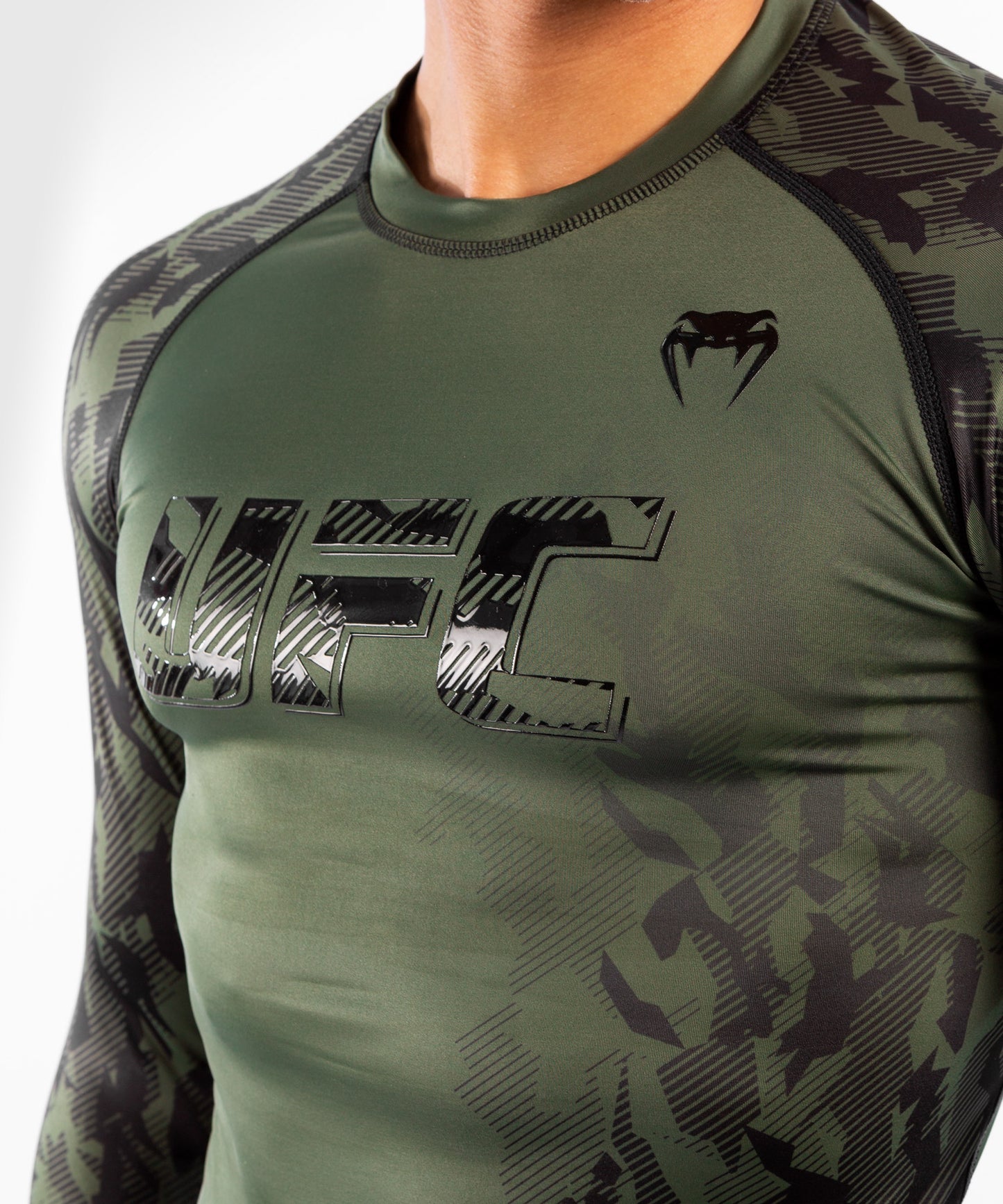 Camiseta De Compresión Manga Larga Para Hombre UFC Venum Authentic Fight Week Performance - Caqui