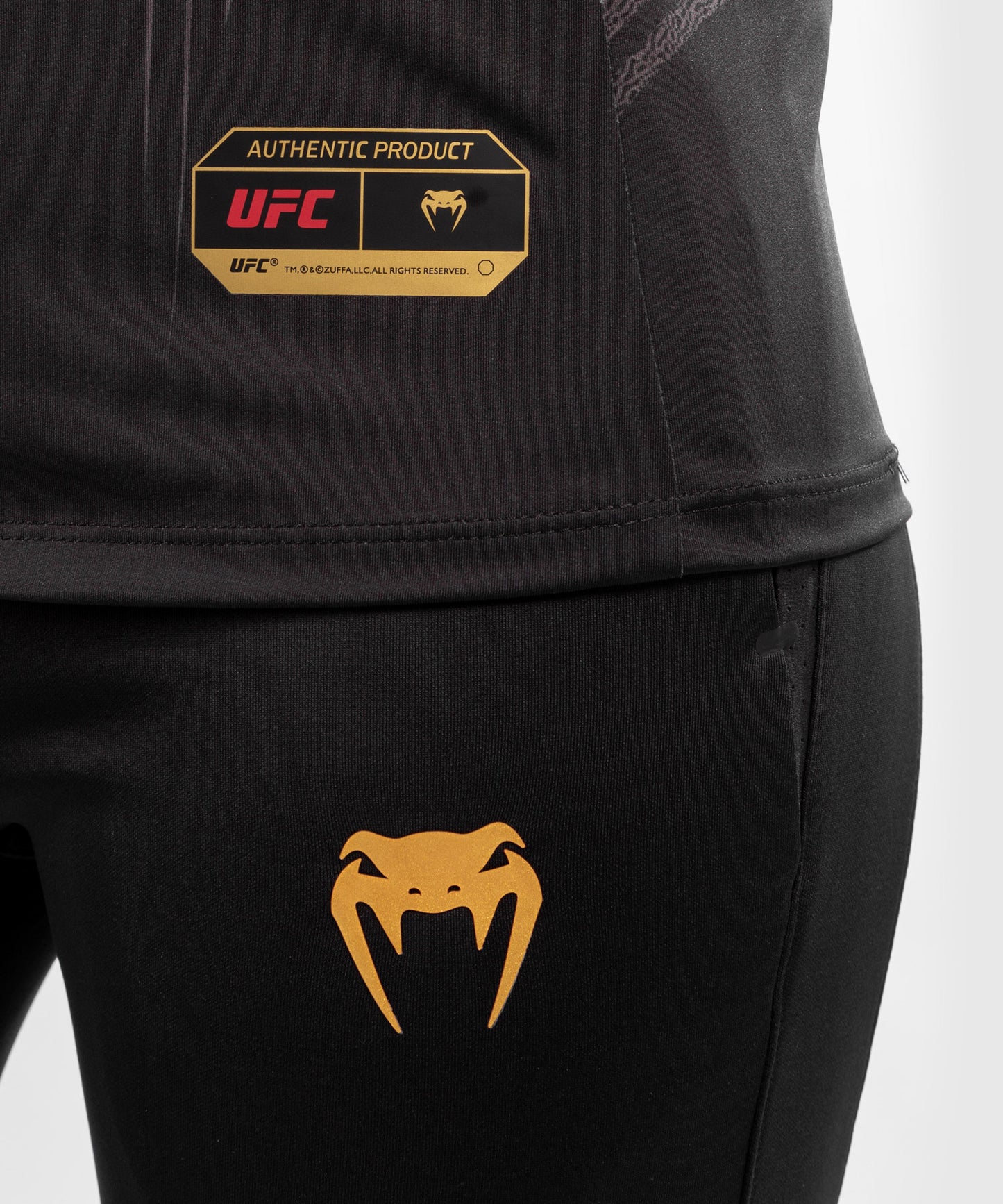 Camiseta Técnica Para Mujer UFC Venum Authentic Fight Night - Campeón