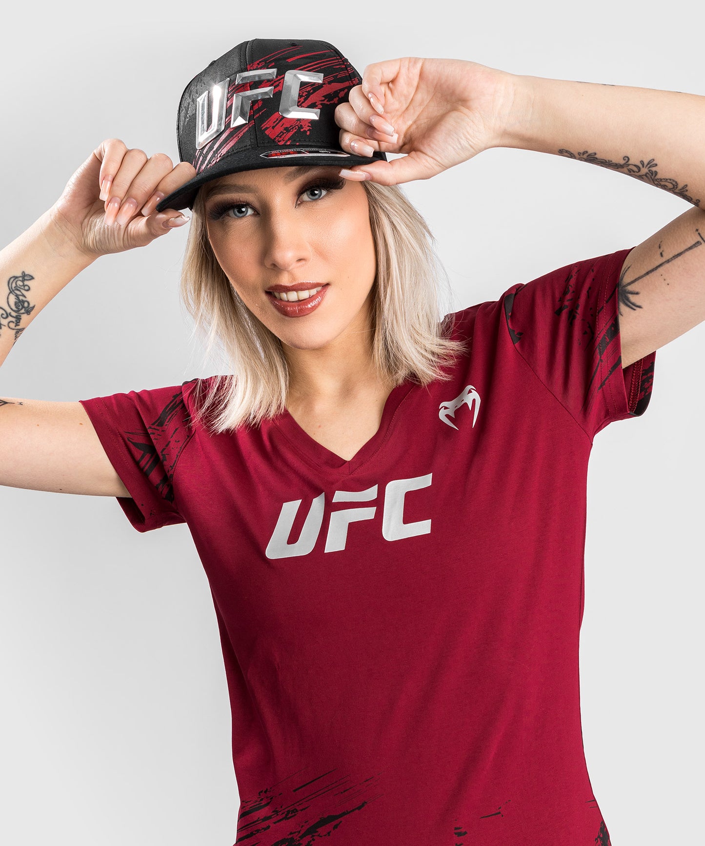 Camiseta UFC Venum Authentic Fight Week 2.0 - Para mujer  - Rojo