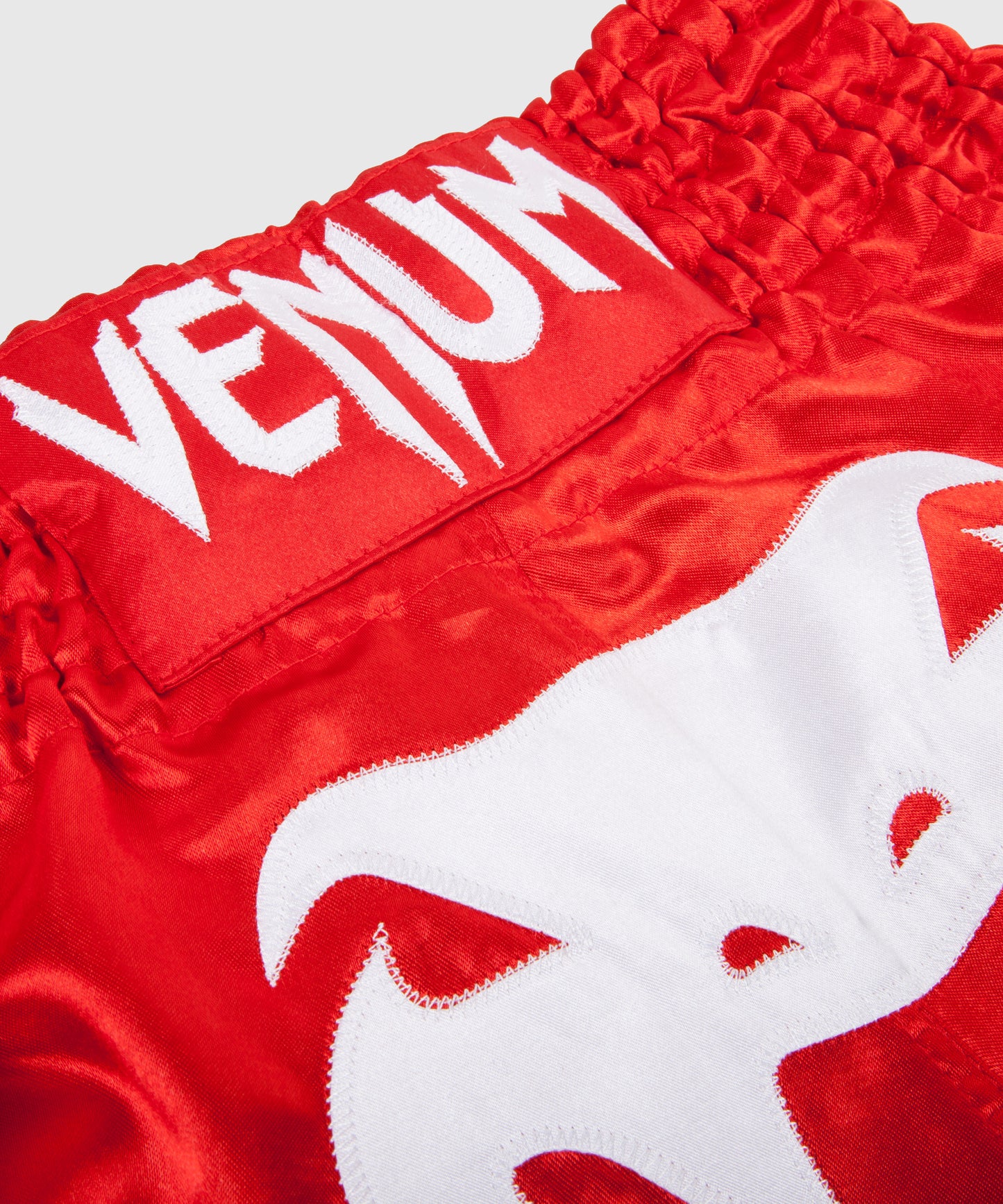 Pantalones Cortos de Muay Thai Venum Bangkok Inferno  - Rojo/Hielo