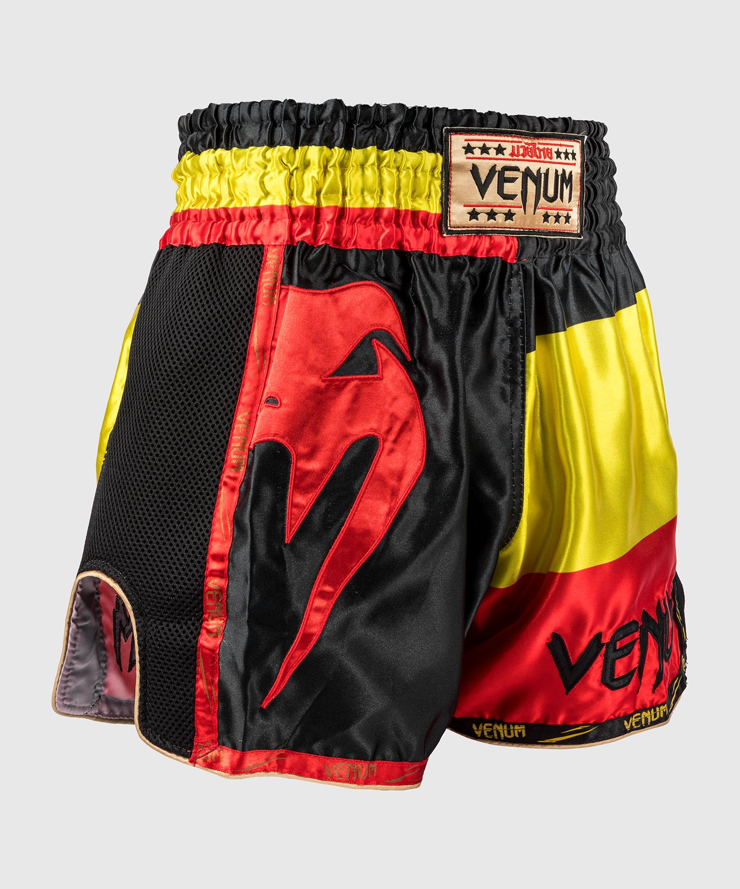 Pantalón corto Venum Giant Muay Thai - Negro/Amarillo/Rojo