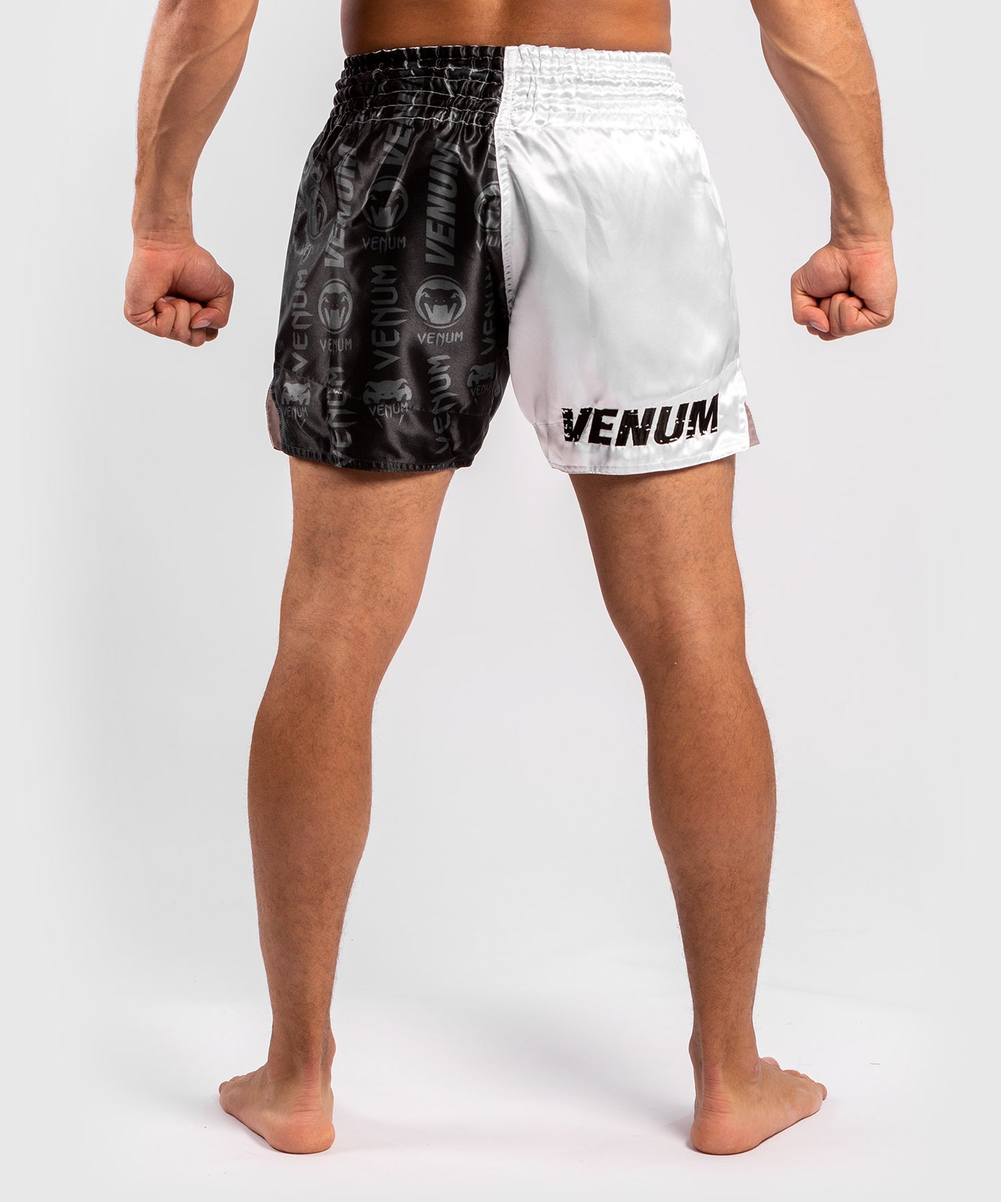 Pantalones cortos Venum Logos Muay Thai - Negro/Blanco