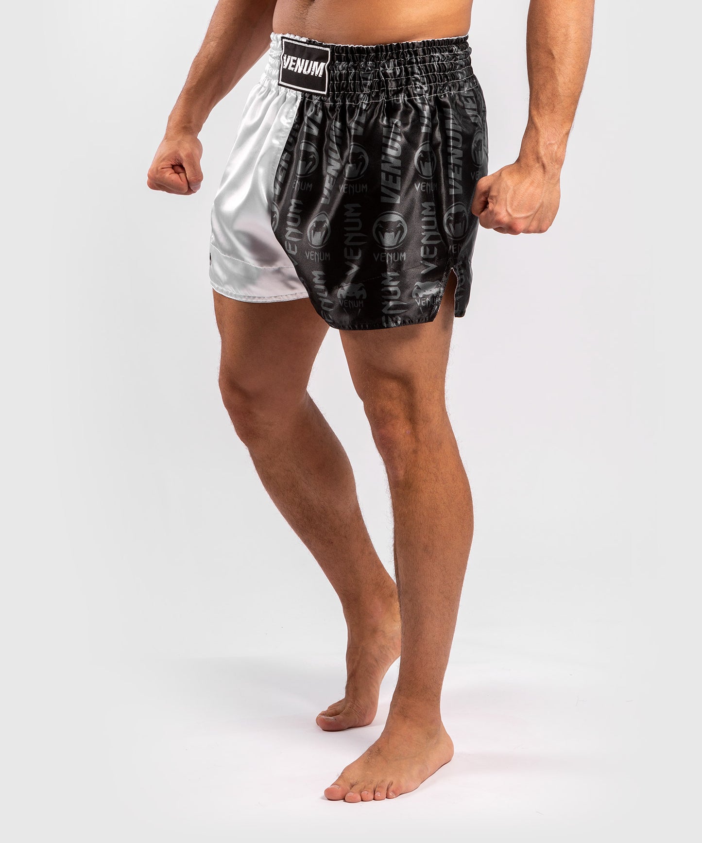 Pantalones cortos Venum Logos Muay Thai - Negro/Blanco