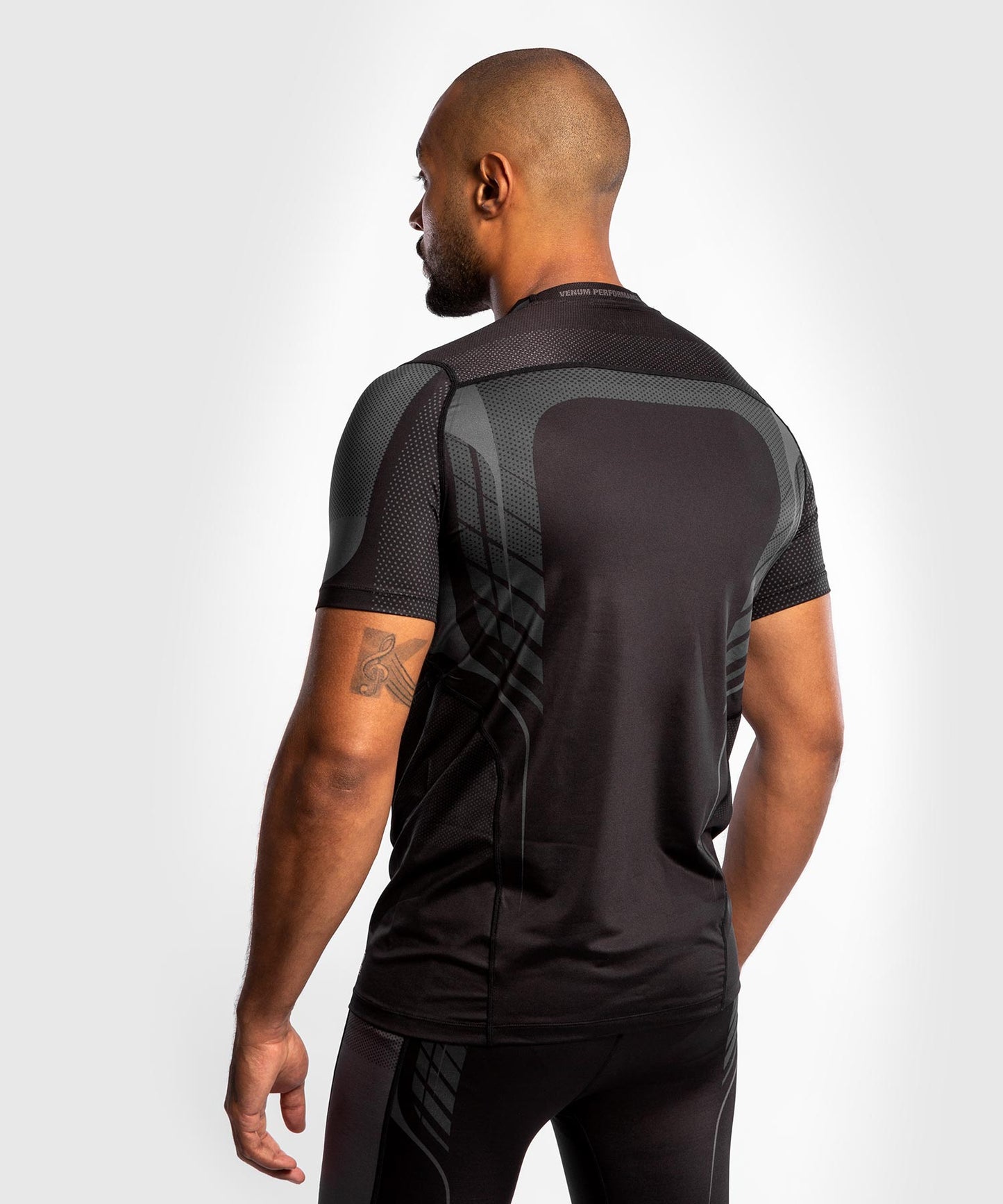 Camiseta Venum Athletics Dry Tech - Negro/Dorado