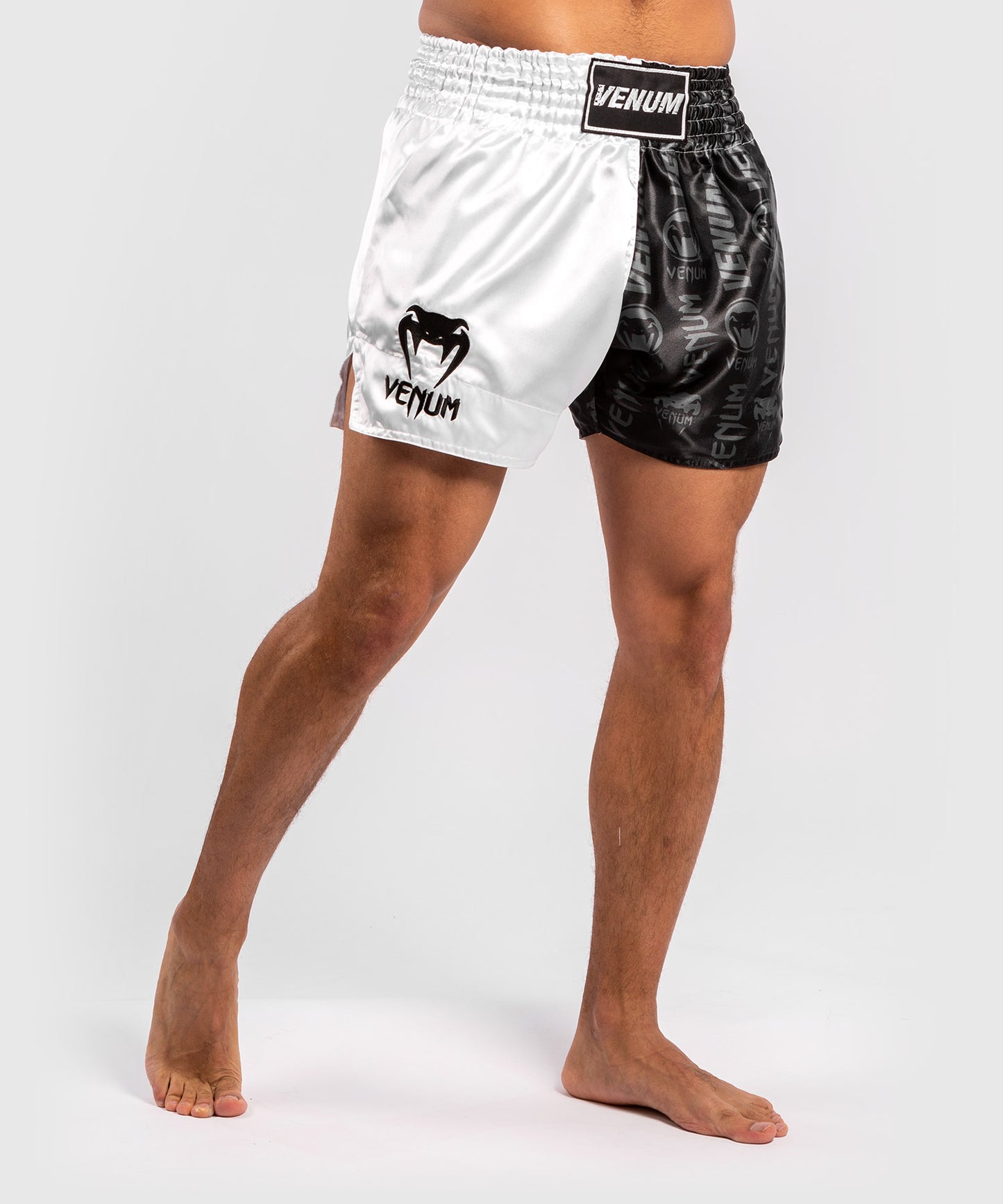Pantalones cortos Venum Logos Muay Thai - Negro/Blanco